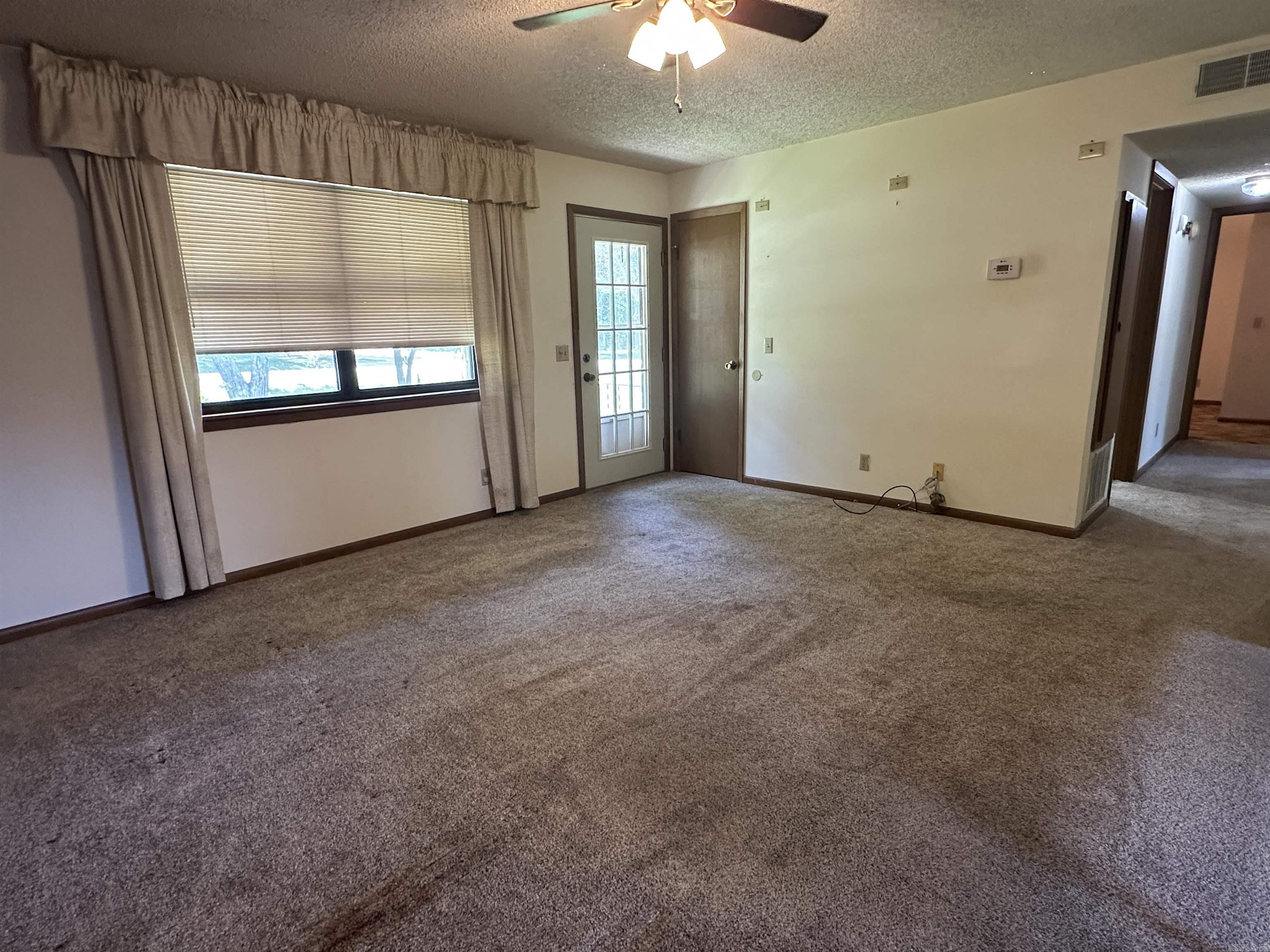 617 Ash Street Property Photo 3