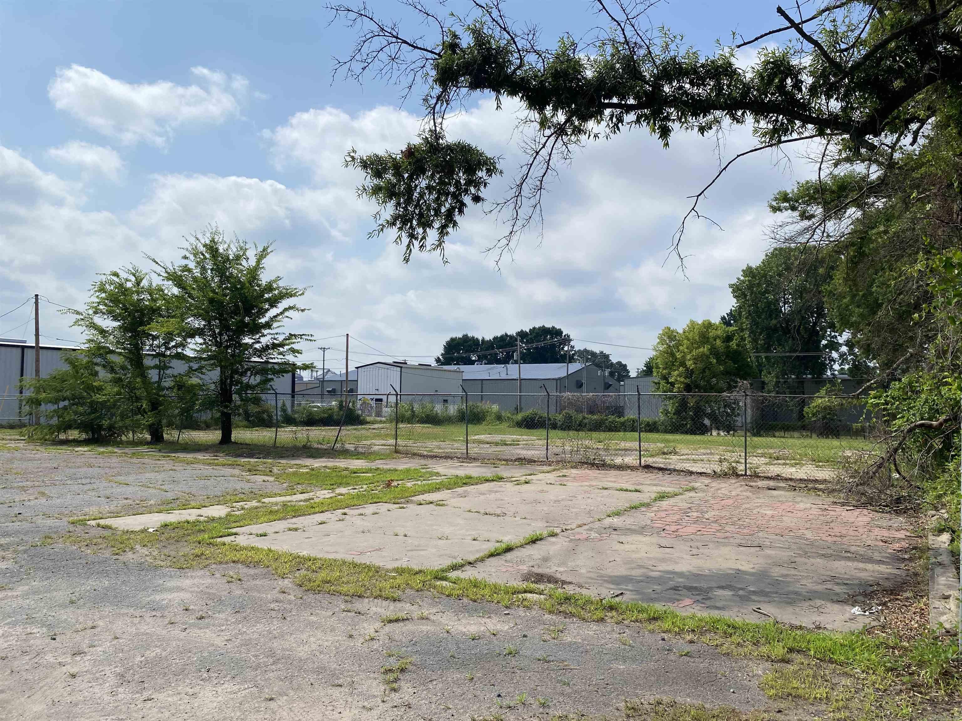3304 E Broadway Street Property Photo 1