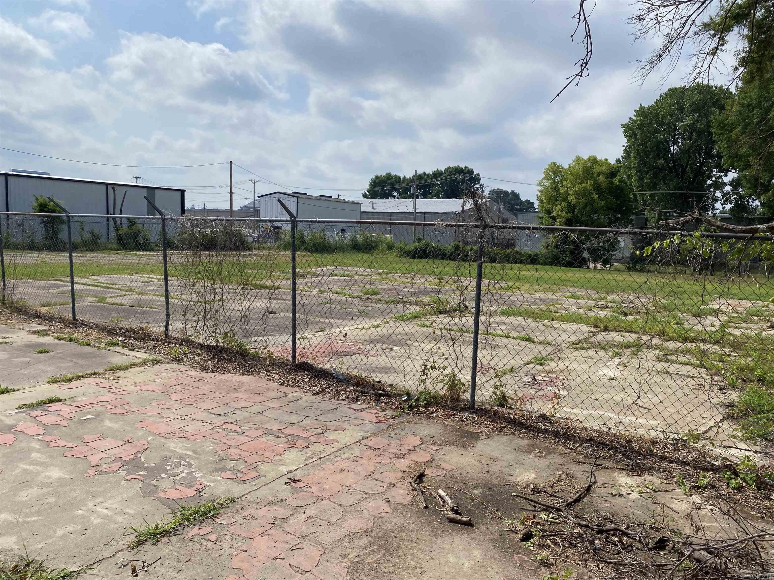 3304 E Broadway Street Property Photo 2