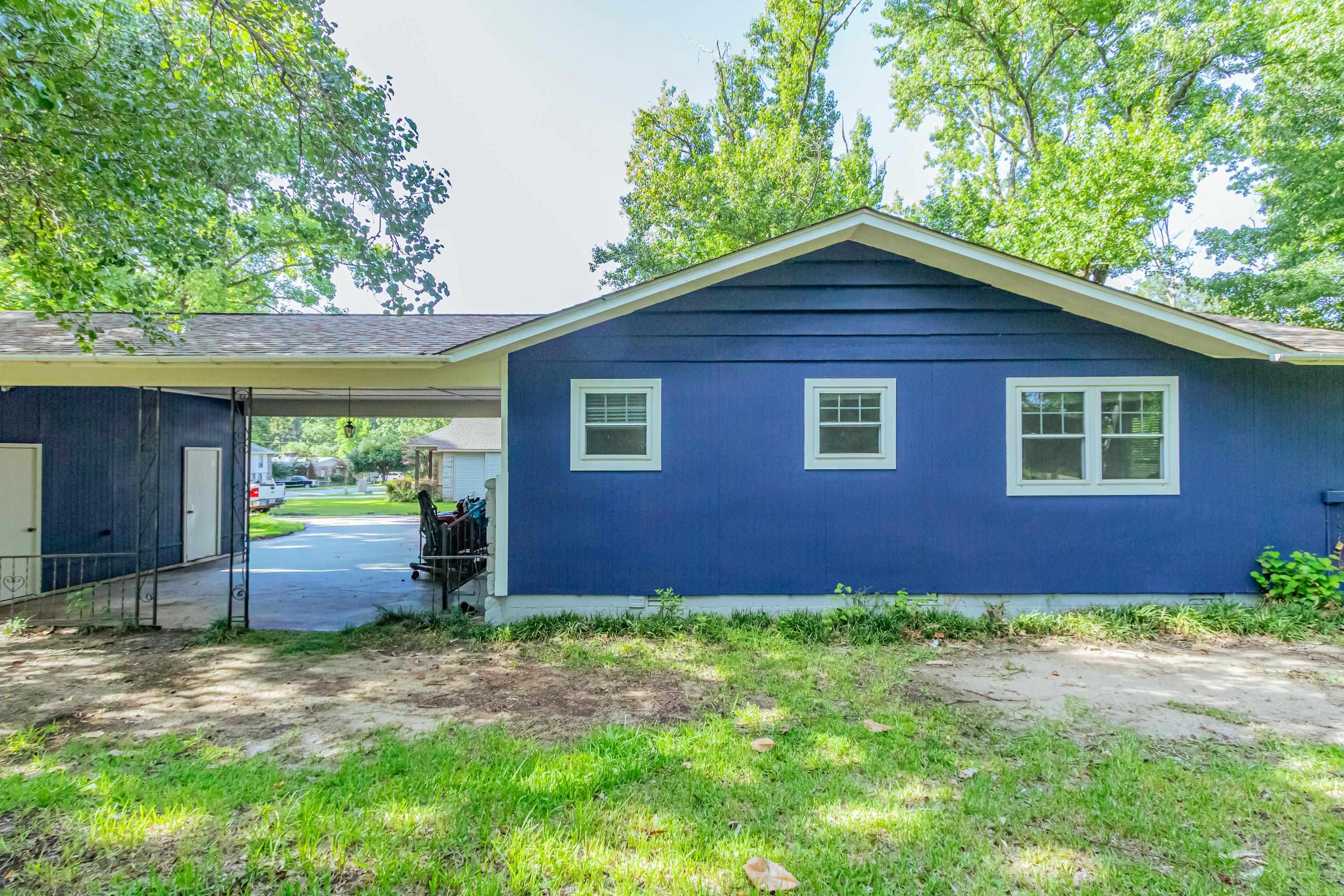 1107 N Jeff Davis Avenue Property Photo 6