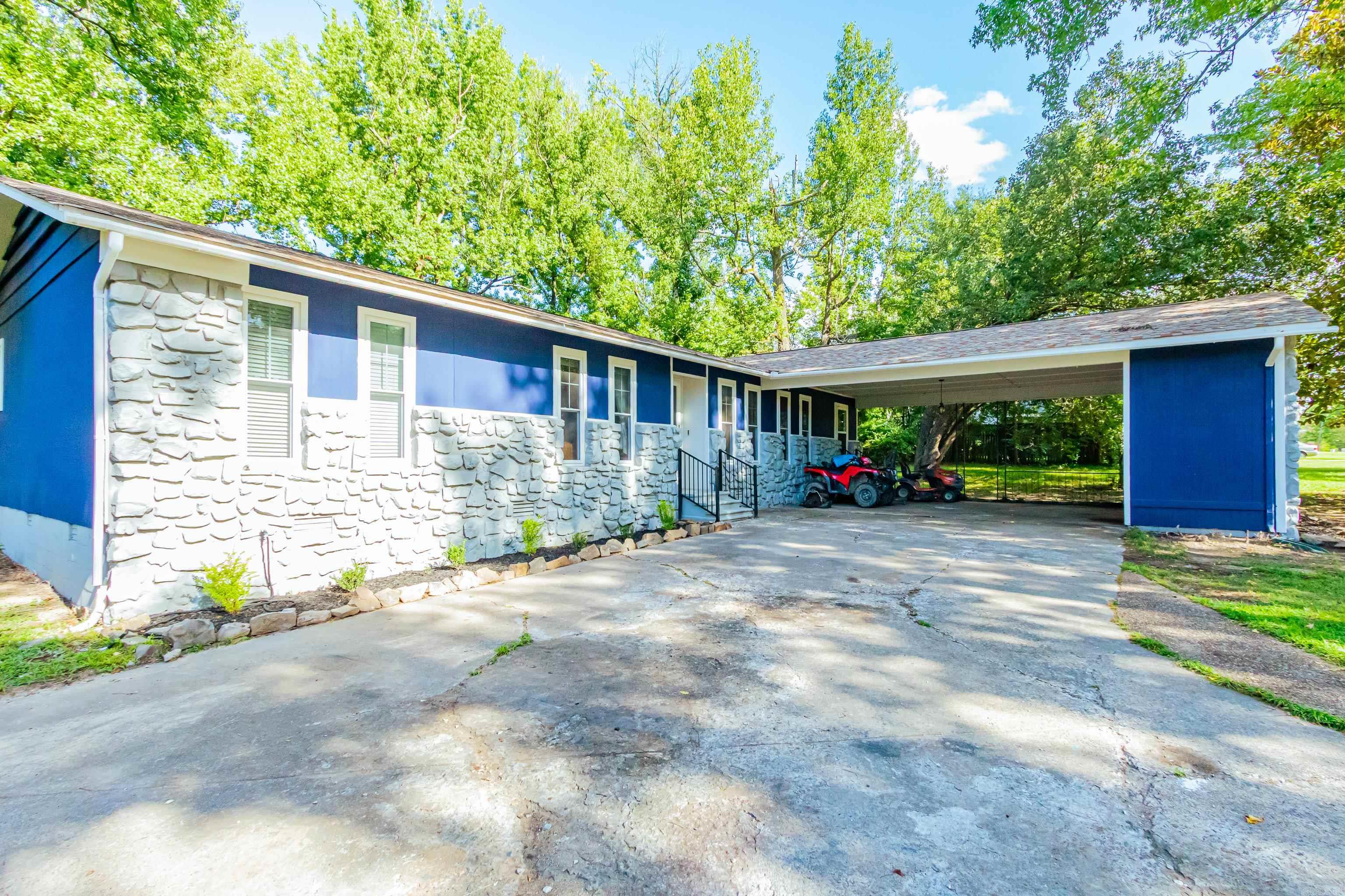 1107 N Jeff Davis Avenue Property Photo 8