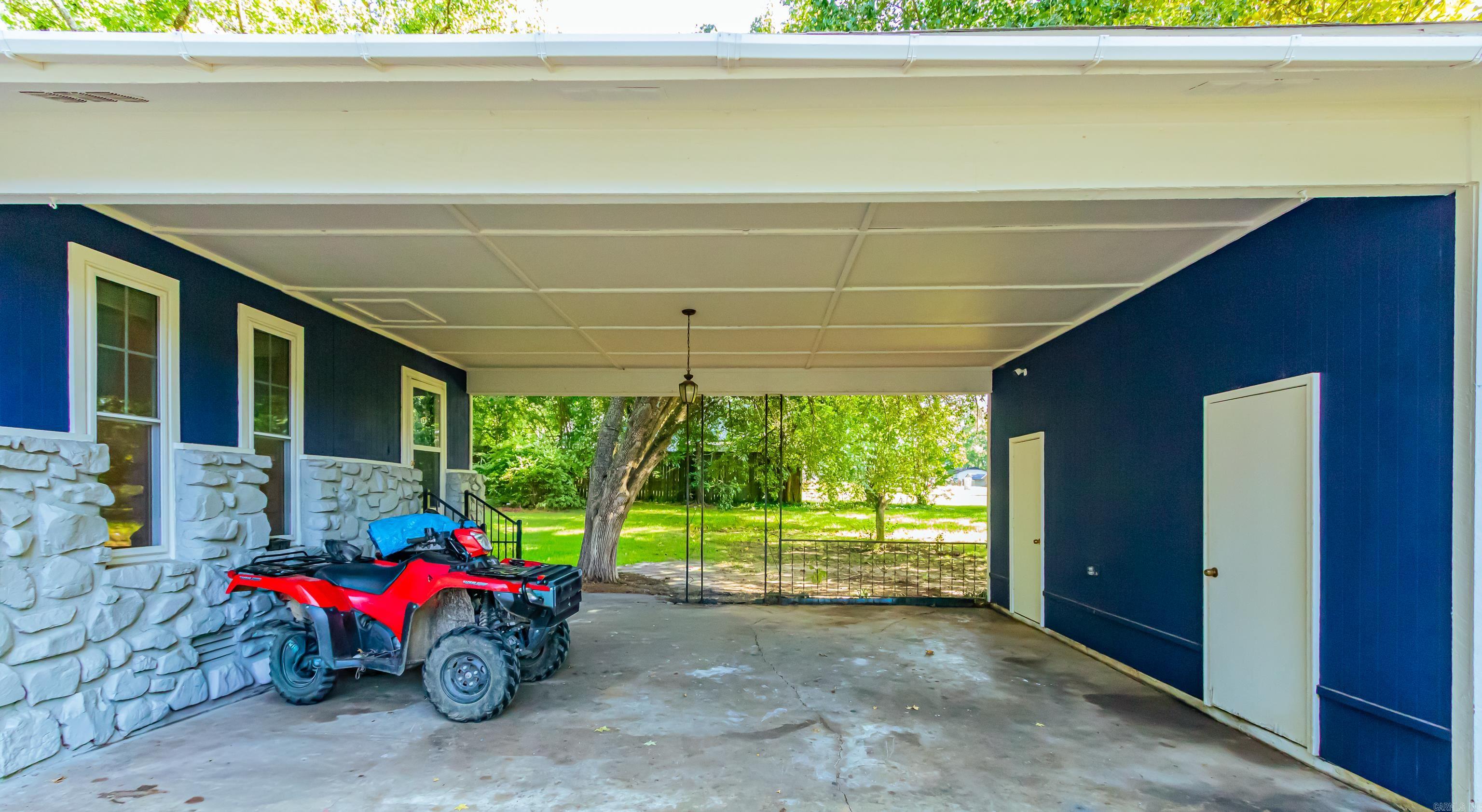 1107 N Jeff Davis Avenue Property Photo 9