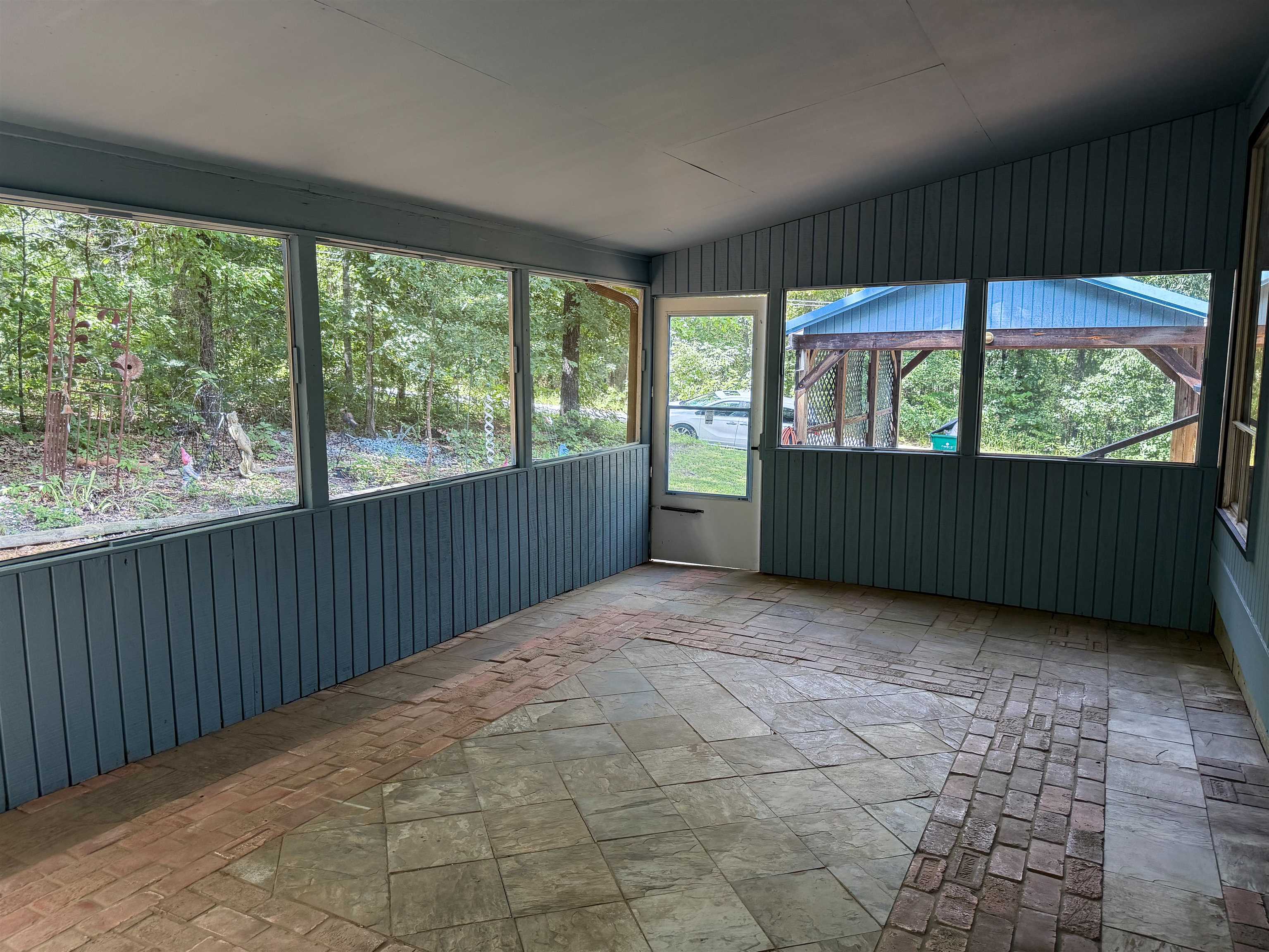 129 Mineola Drive Property Photo 14