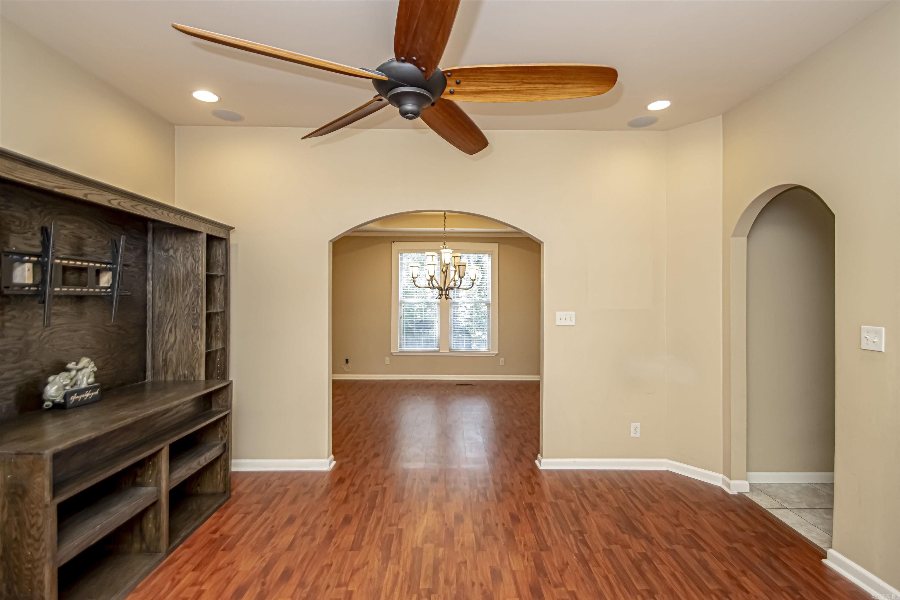1201 W 35th Street Property Photo 6