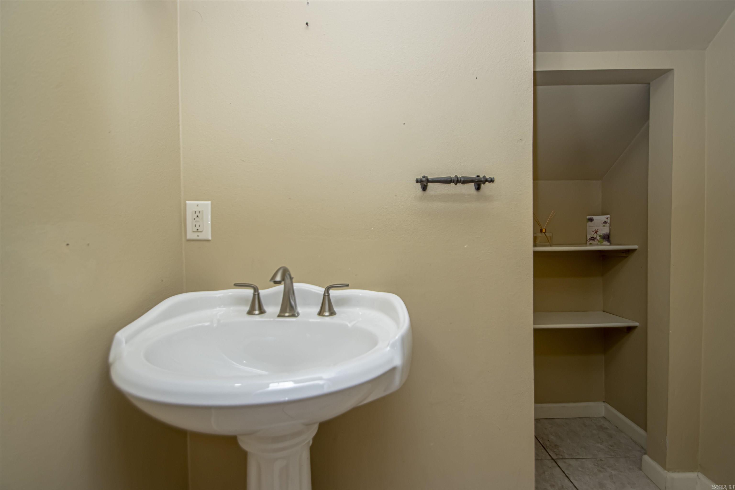 1201 W 35th Street Property Photo 7
