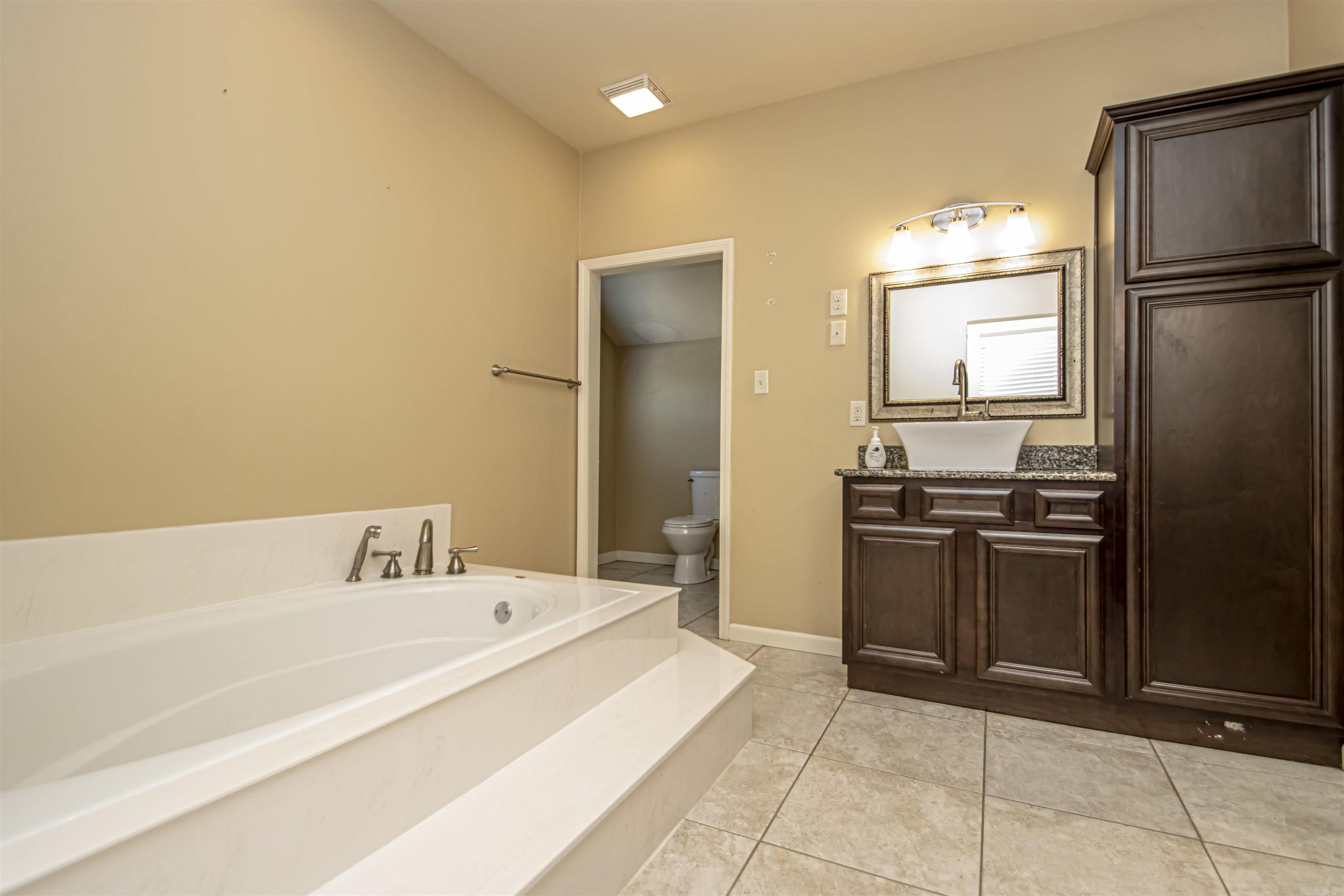 1201 W 35th Street Property Photo 14