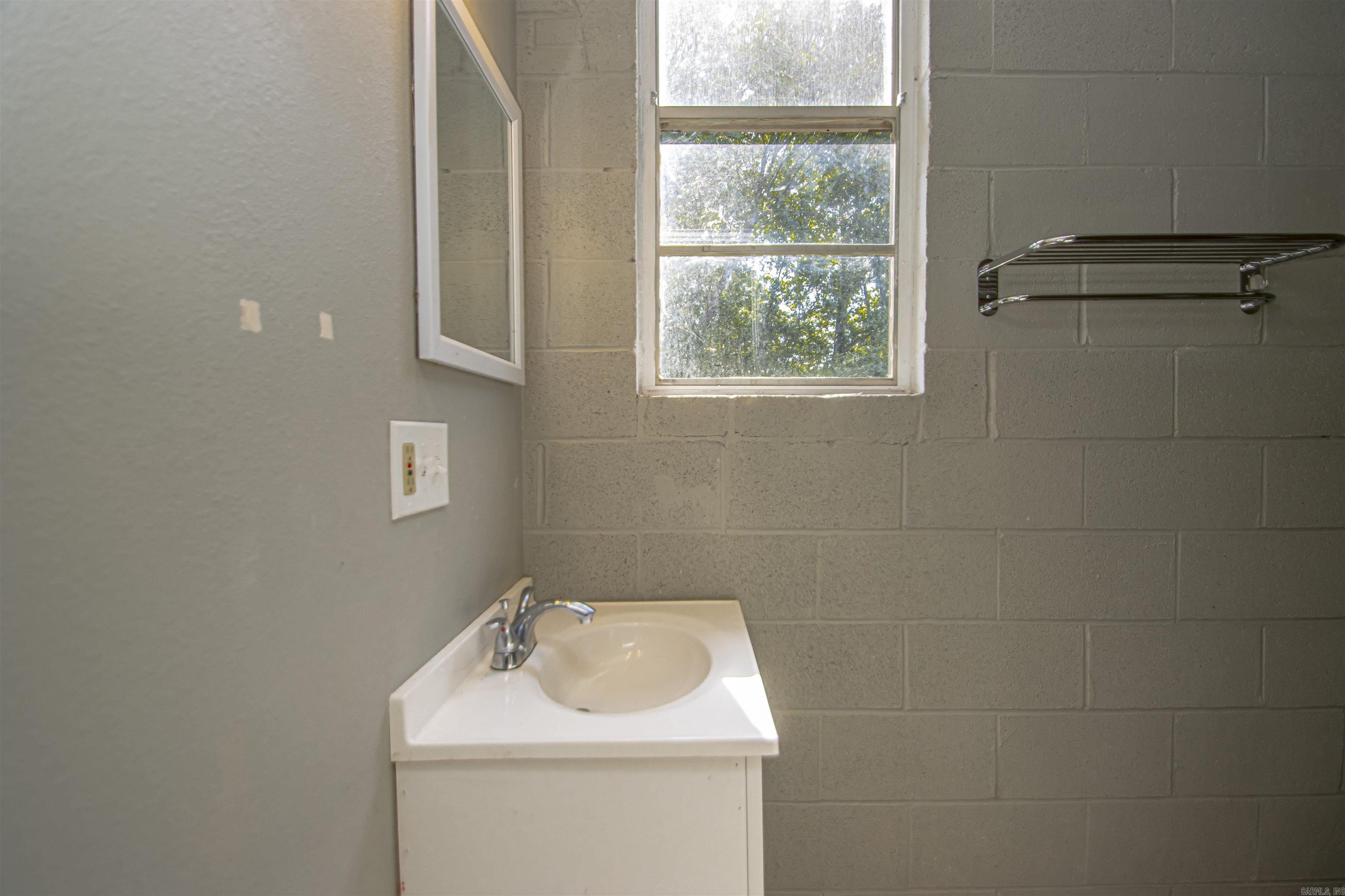 1201 W 35th Street Property Photo 20