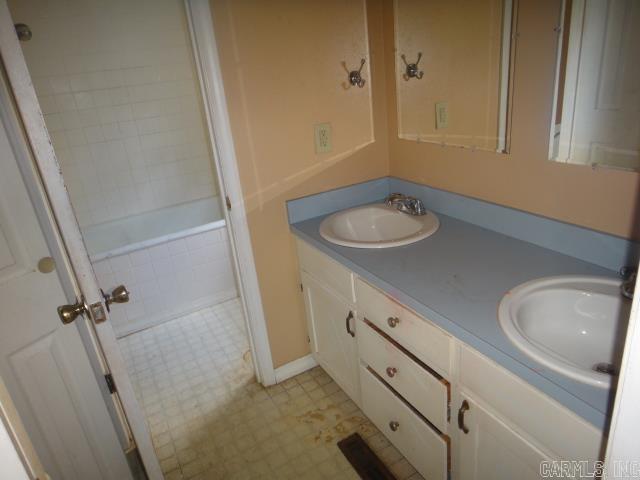 719 Randall Cove Property Photo 15