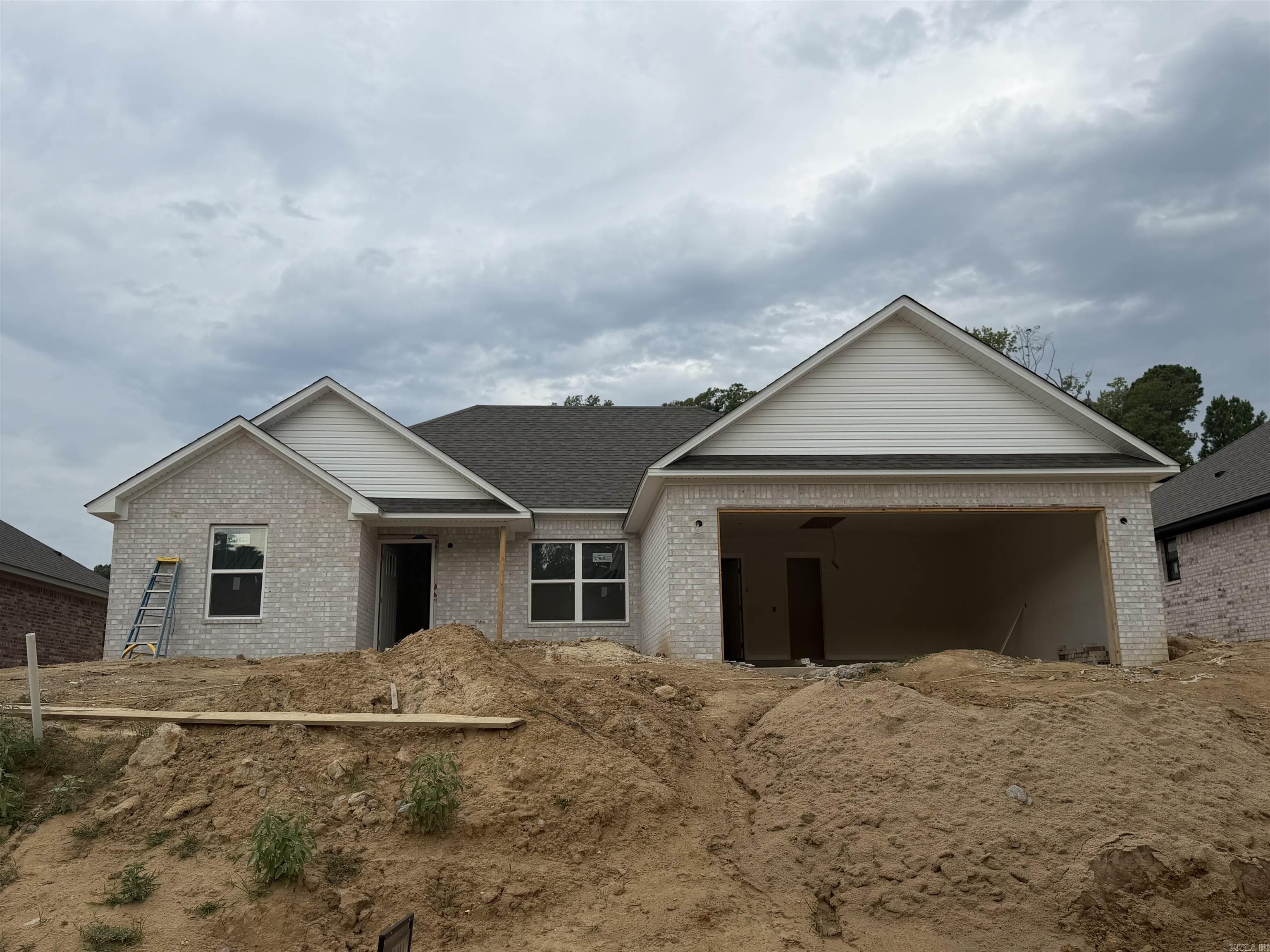 3024 Sue St Property Photo 1