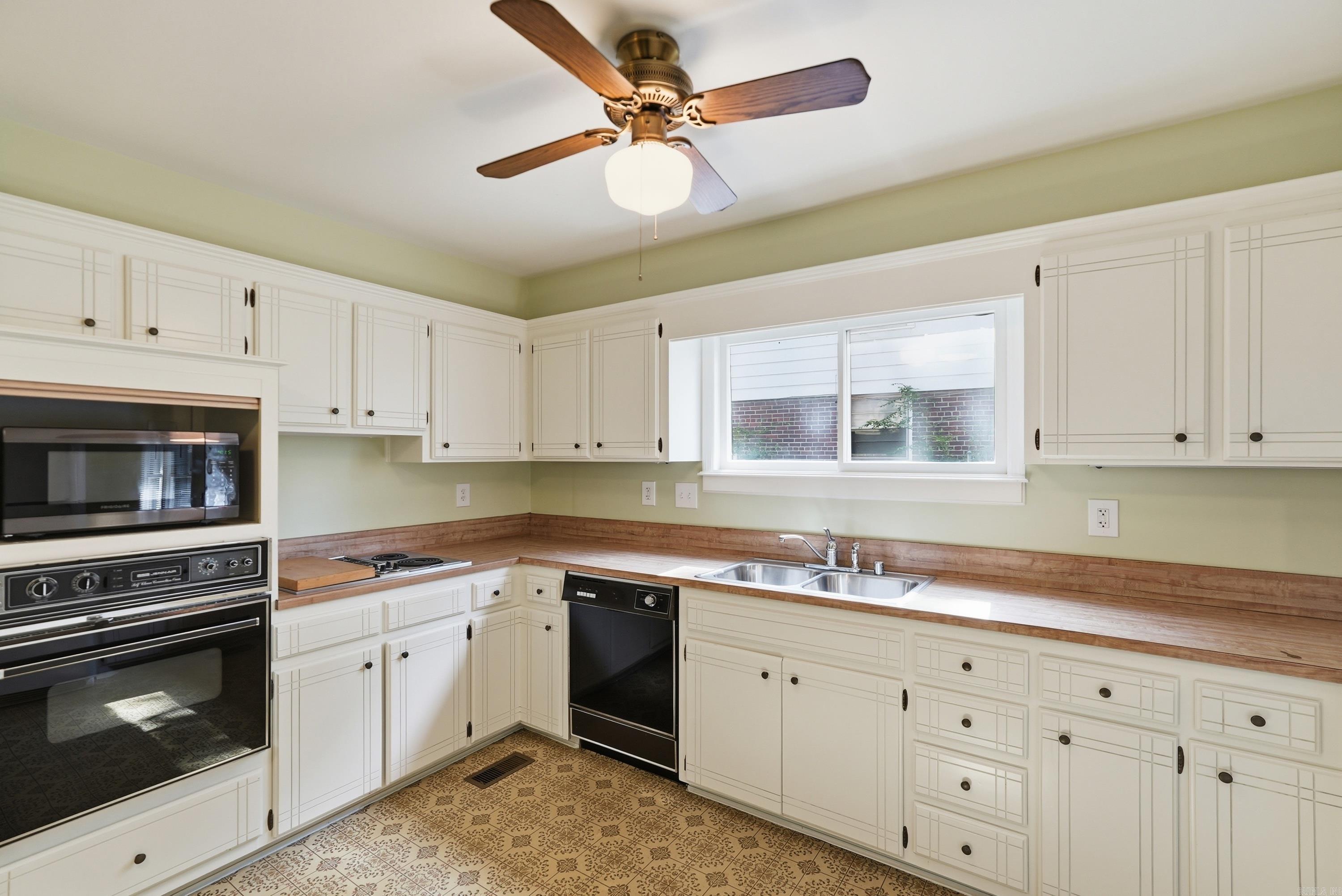 5604 I Street Property Photo 7