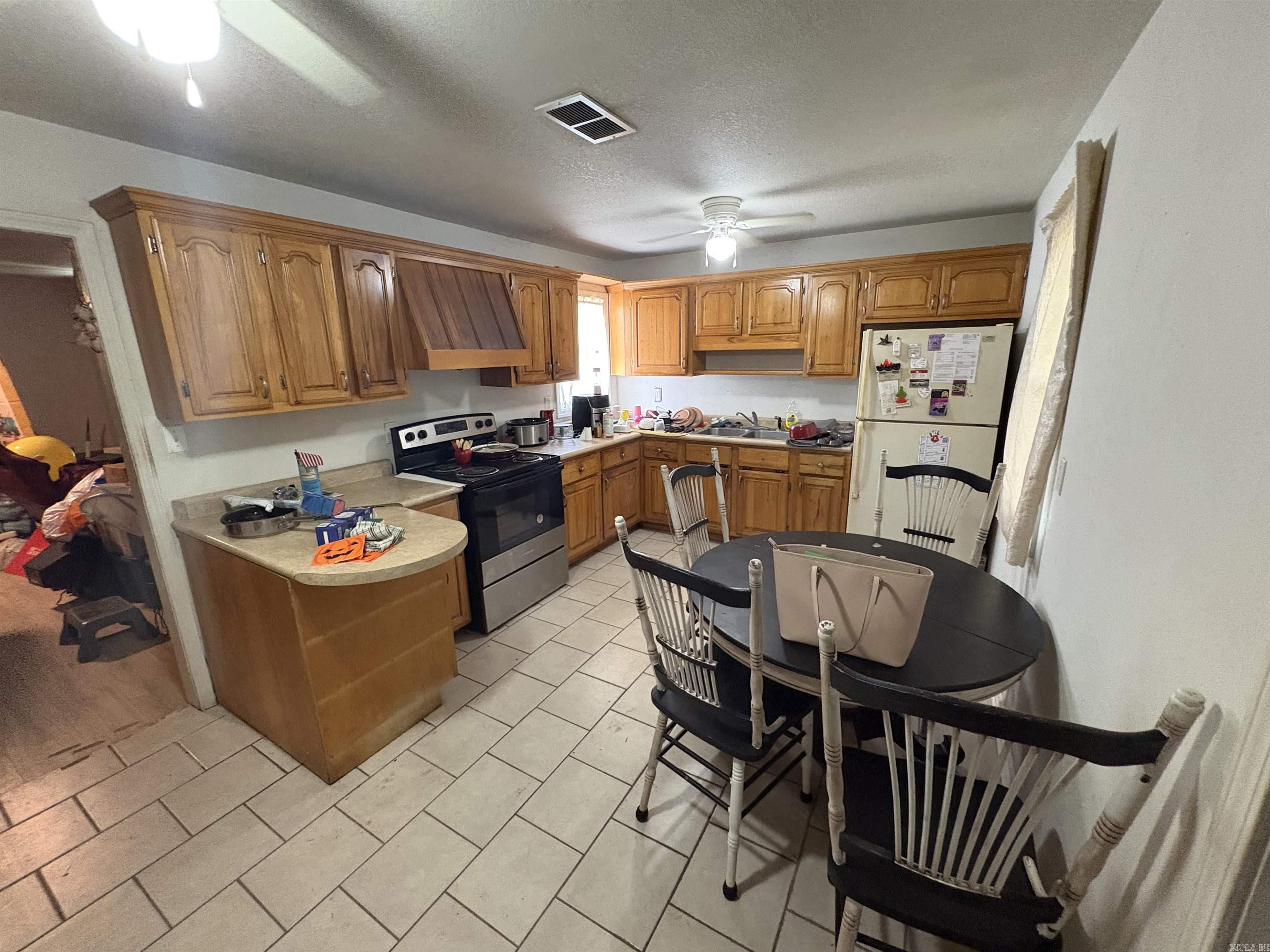 905 Cedar Street Property Photo 4