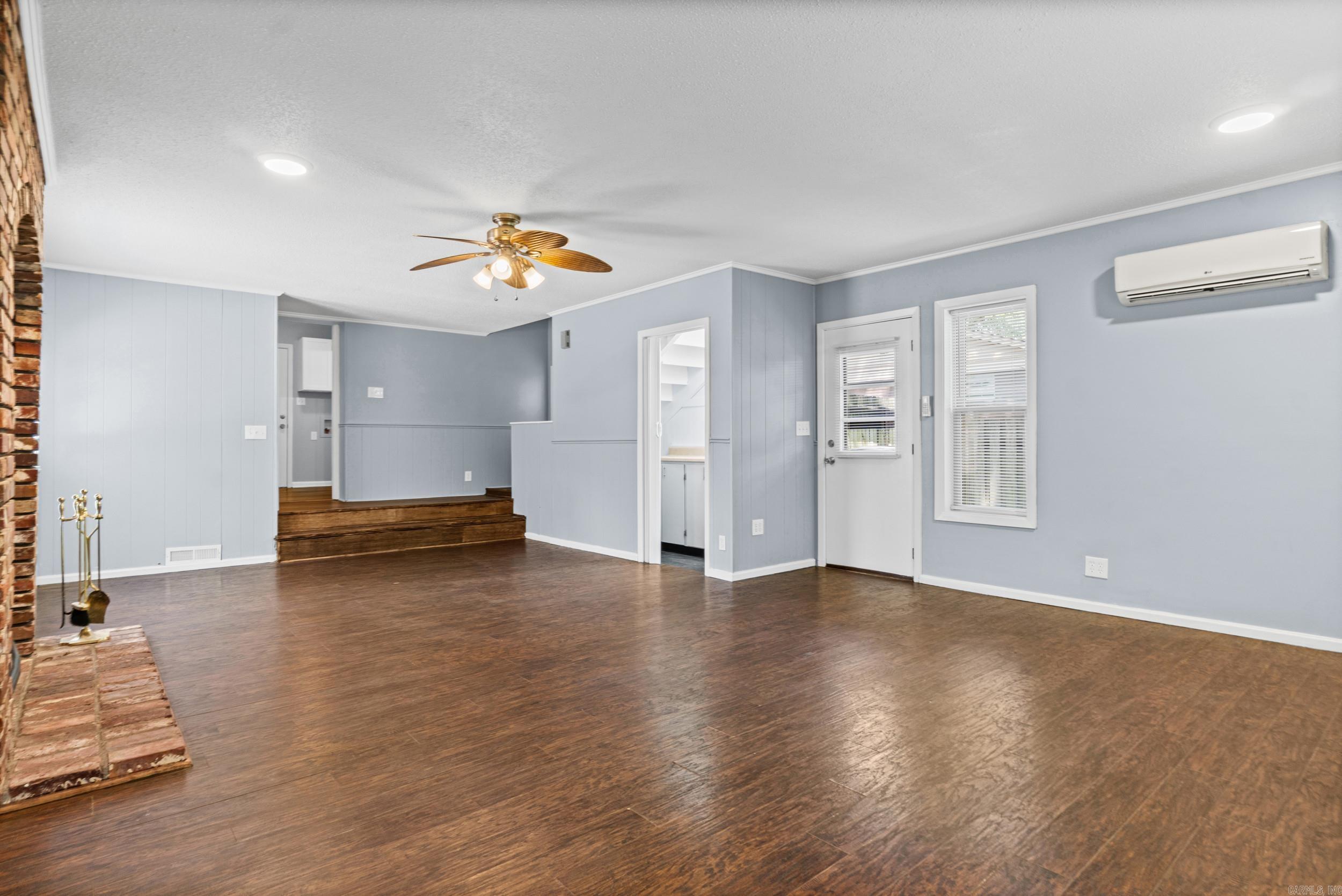 909 E Bridges Avenue Property Photo 7
