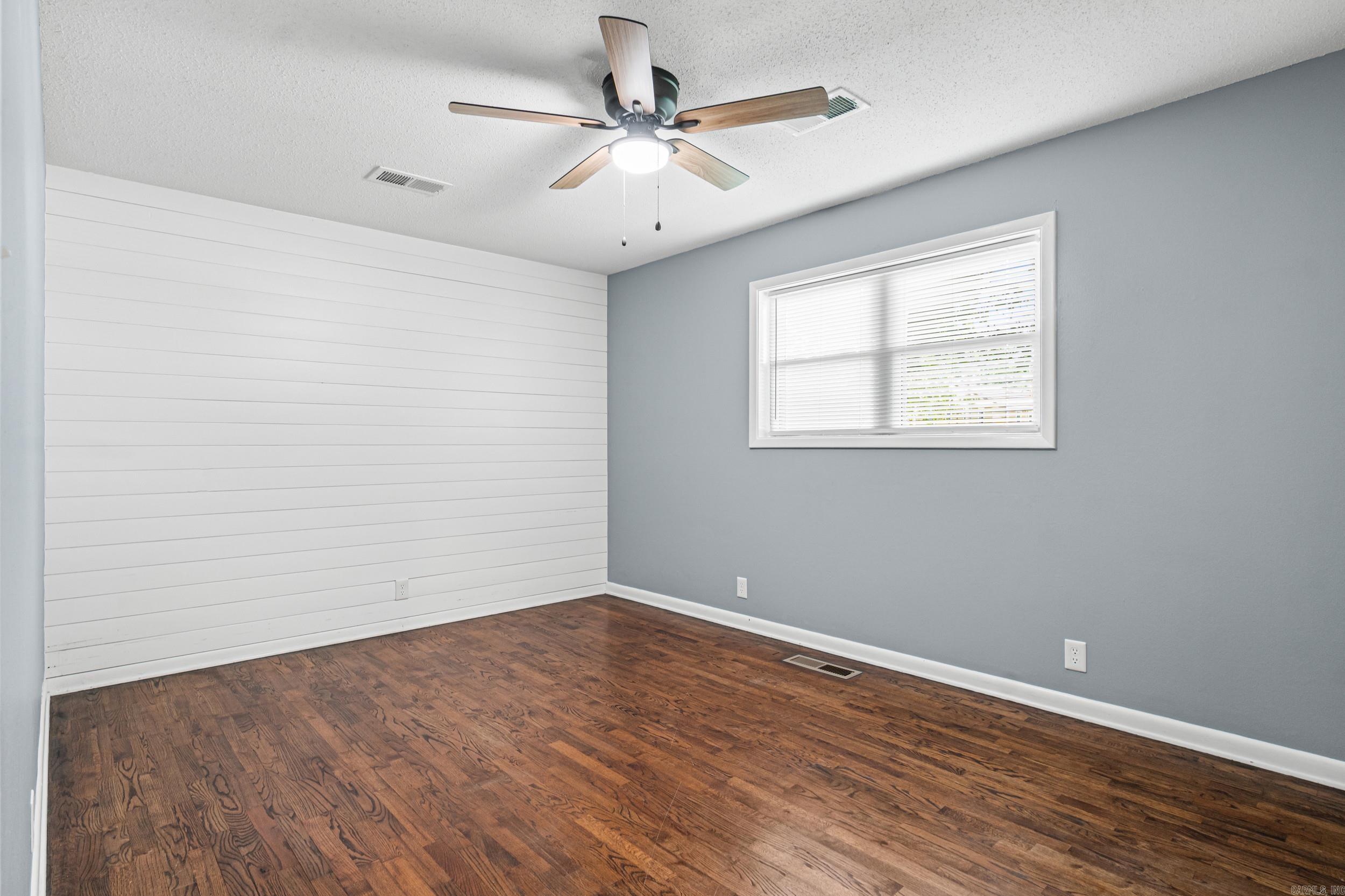 909 E Bridges Avenue Property Photo 10