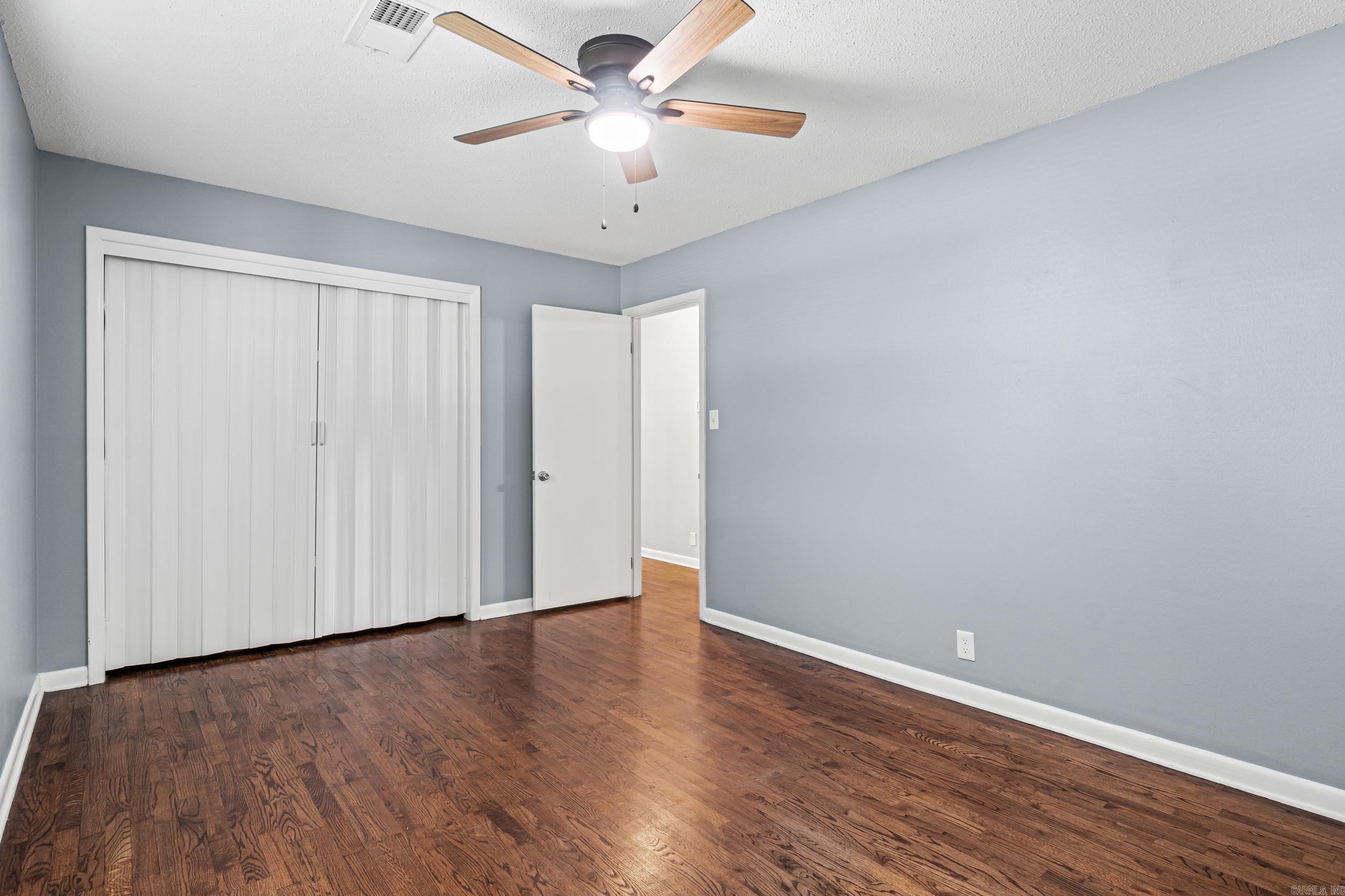 909 E Bridges Avenue Property Photo 11