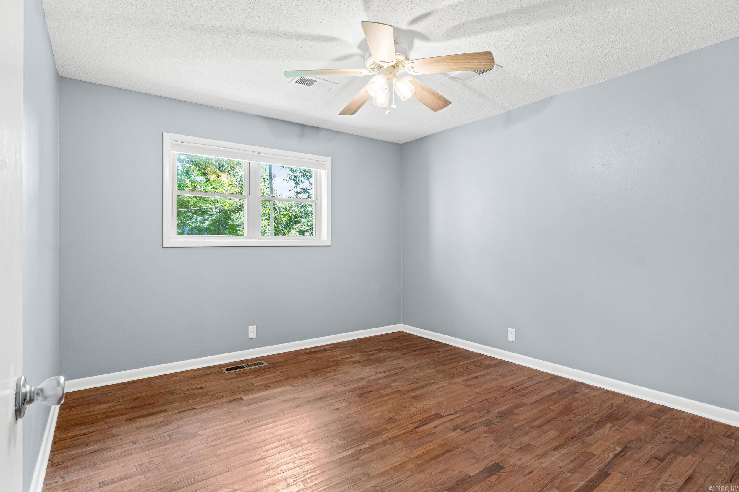 909 E Bridges Avenue Property Photo 13