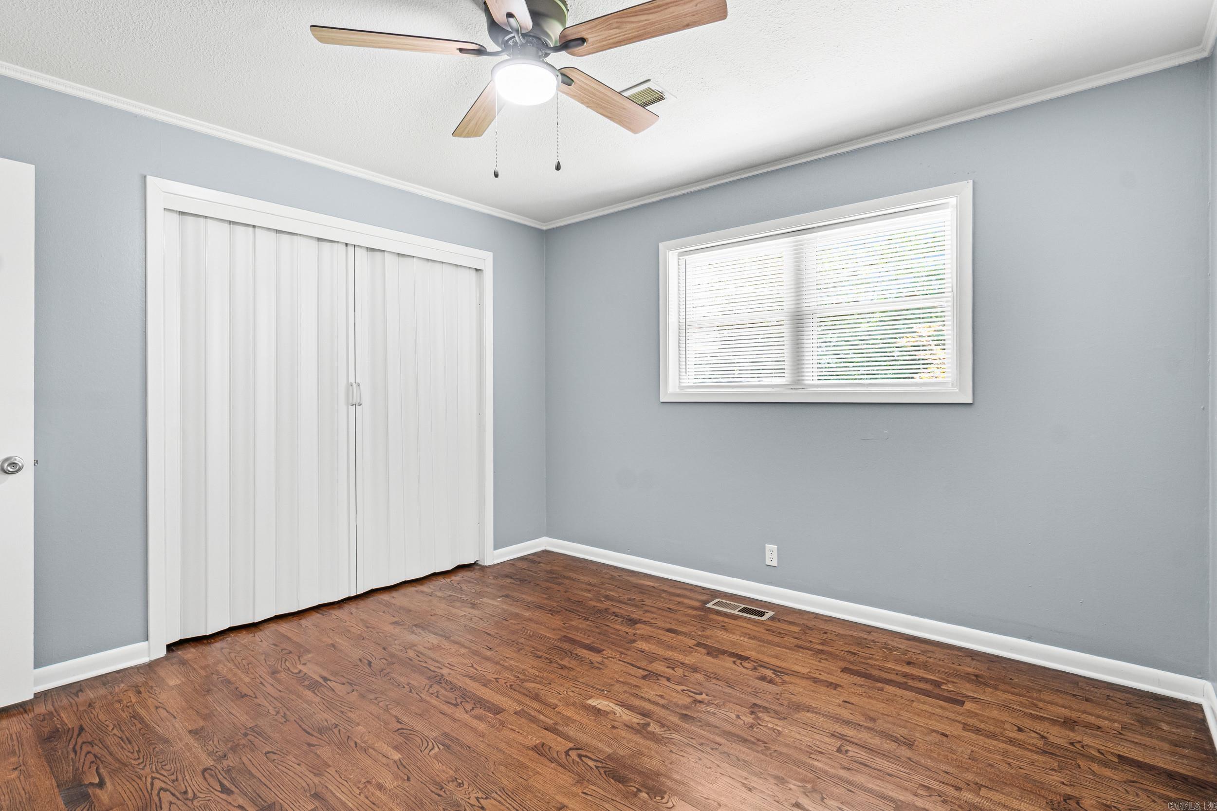 909 E Bridges Avenue Property Photo 14