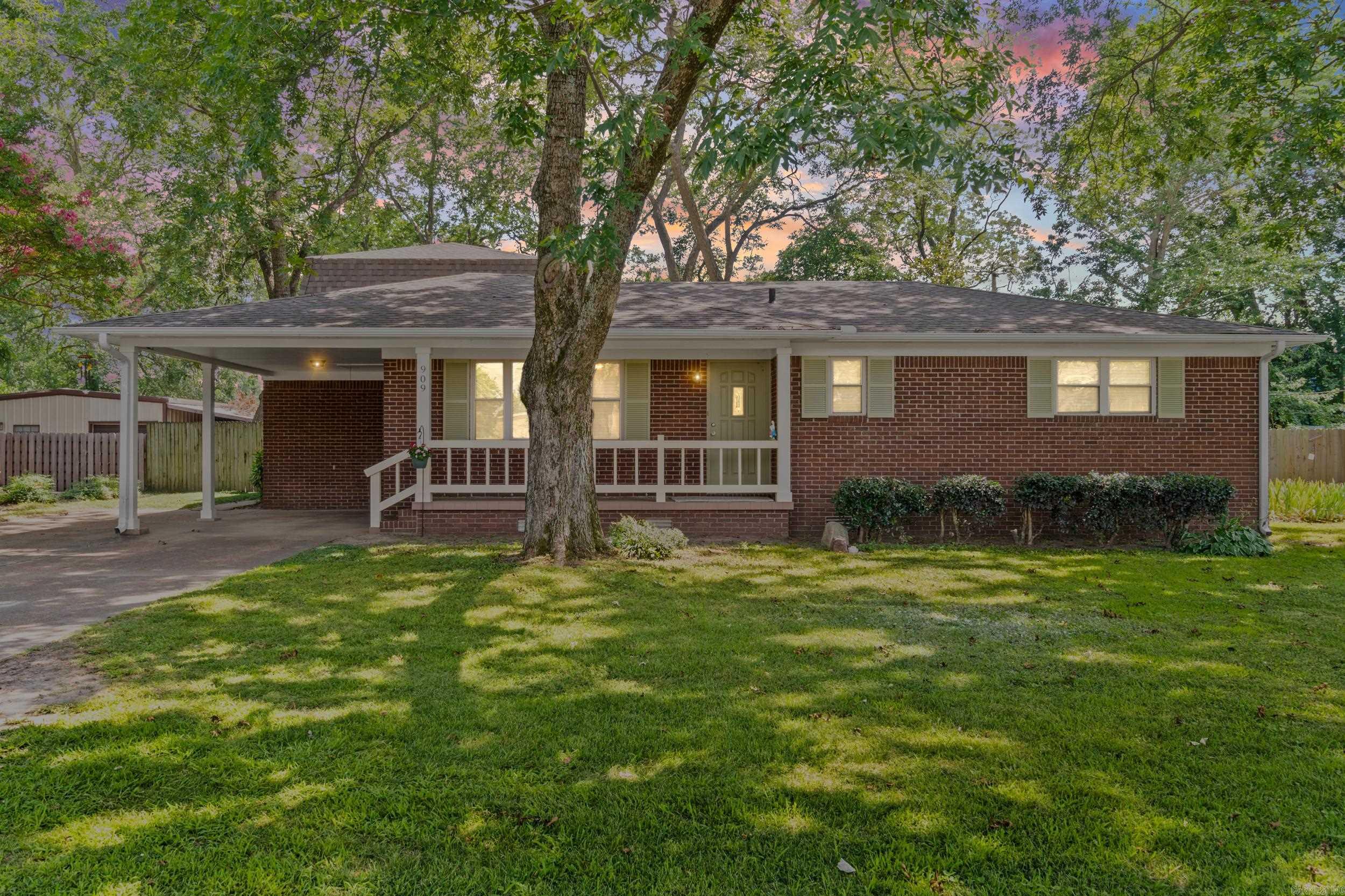 909 E Bridges Avenue Property Photo 25