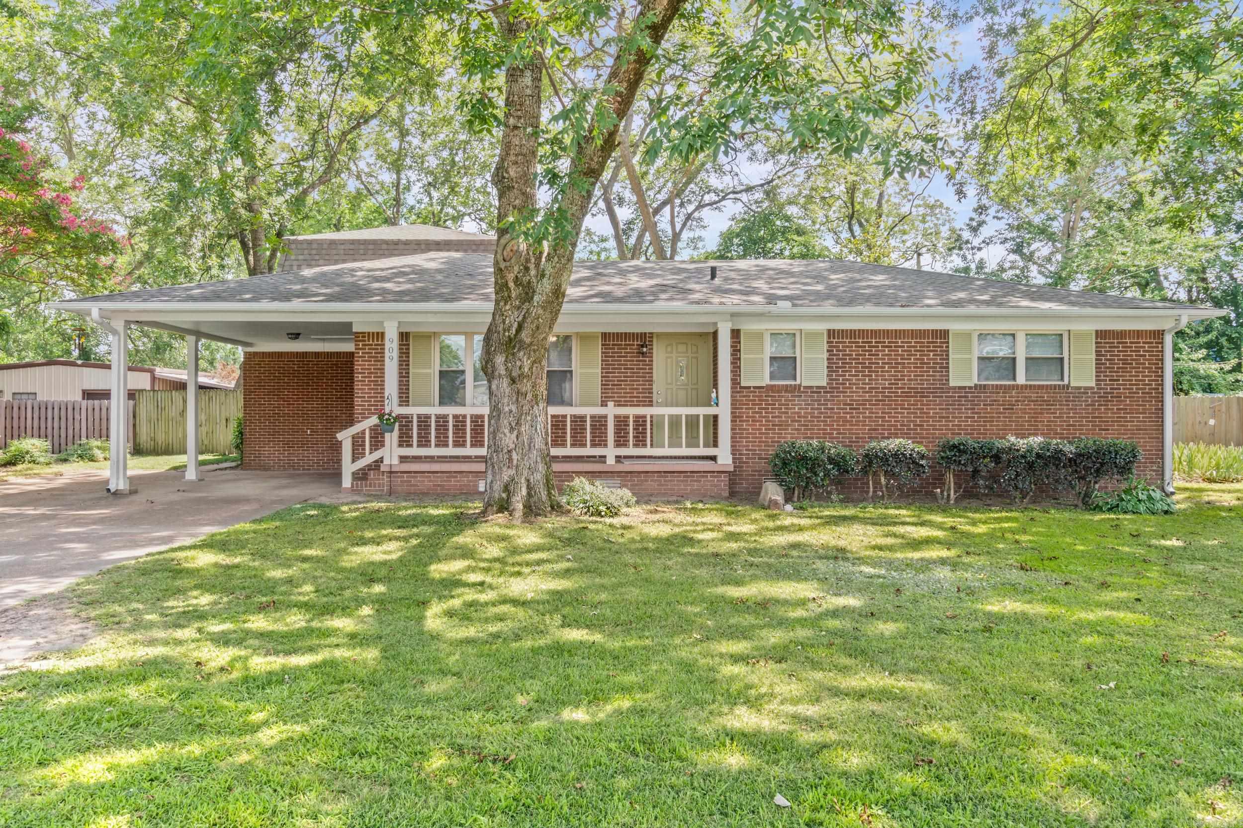 909 E Bridges Avenue Property Photo 26