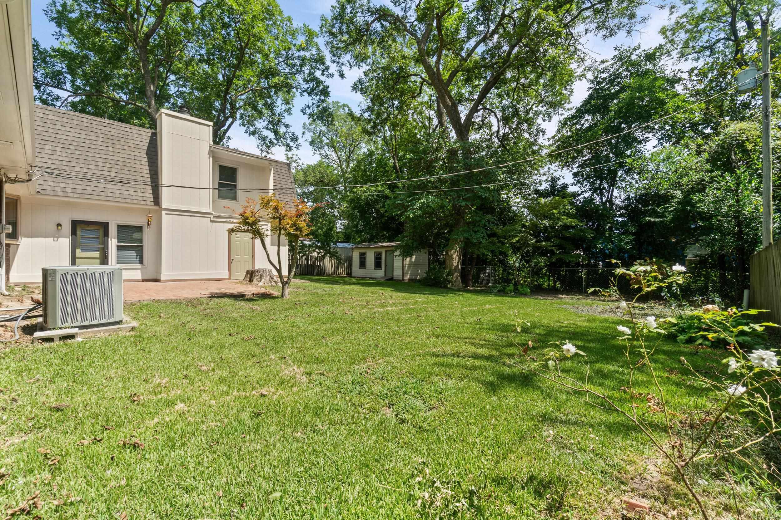 909 E Bridges Avenue Property Photo 28