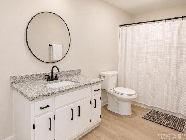 212 Devine Property Photo 5