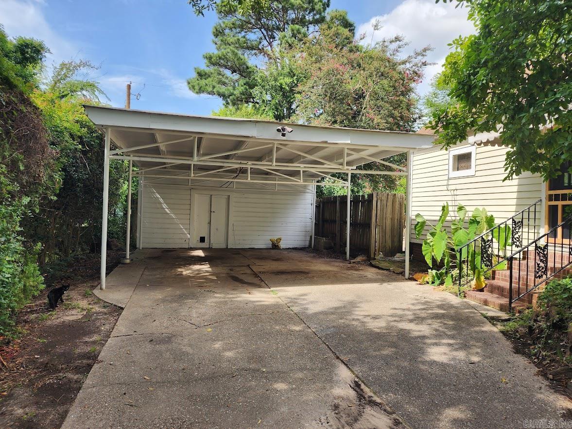 1014 W Oak St. Property Photo 10