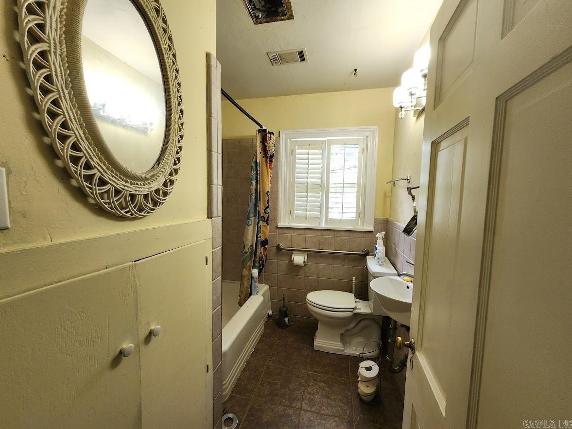 1014 W Oak St. Property Photo 23