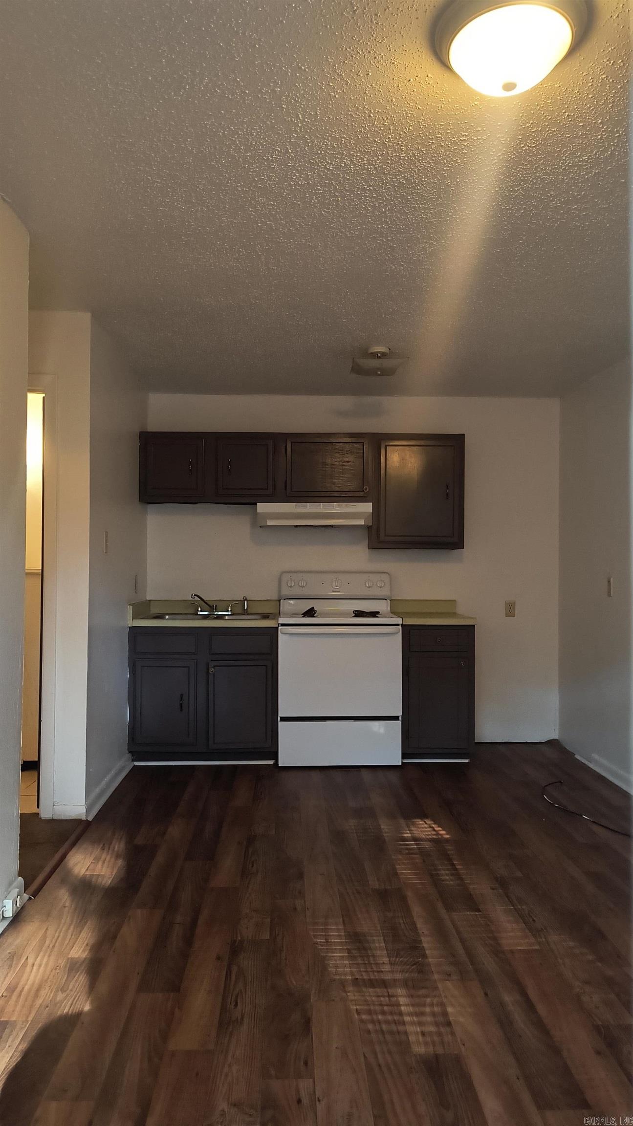 2100 Sidney Street 5c Property Photo 2