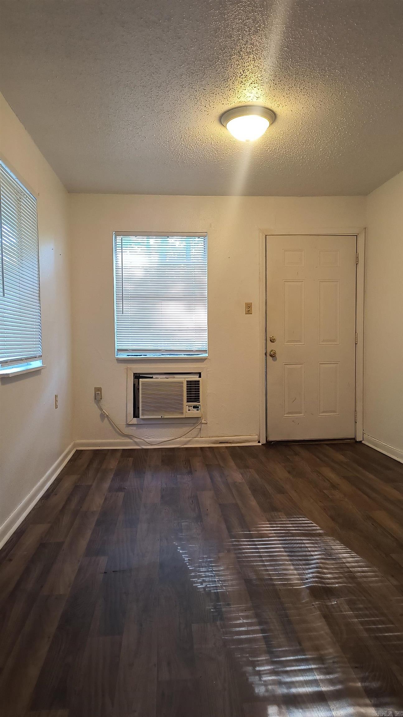 2100 Sidney Street 5c Property Photo 3