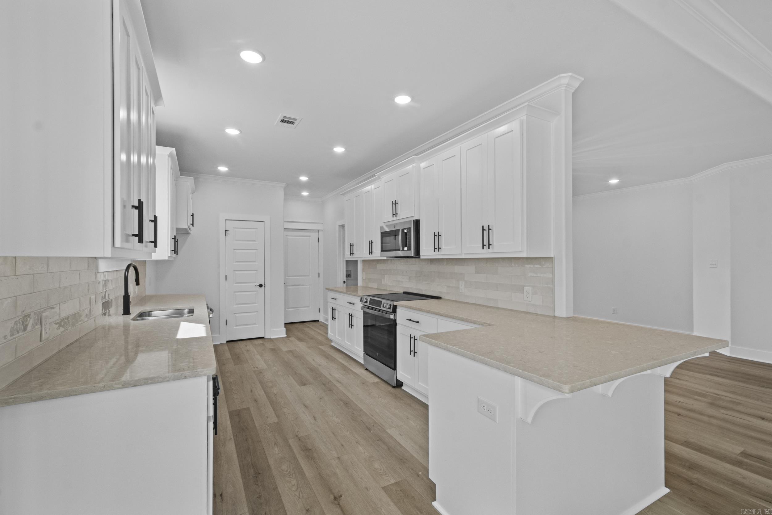 7300 Stonehenge Drive Property Photo 14