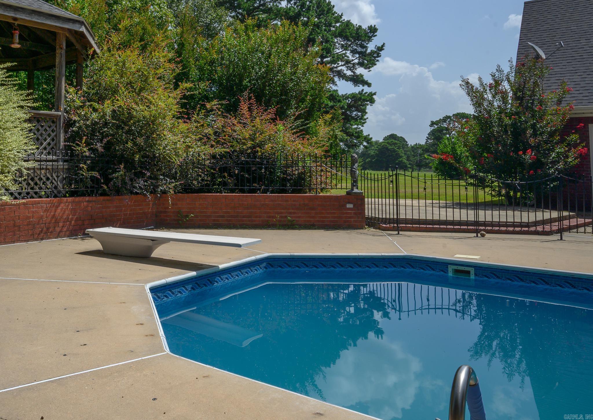 3021 Highway 71 N Property Photo 4