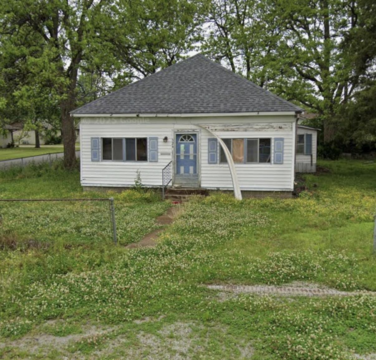 324 E Hazel Property Photo 1