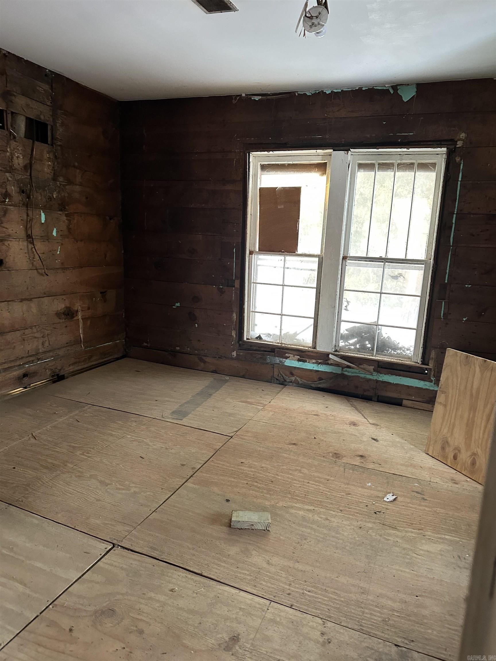 324 E Hazel Property Photo 2