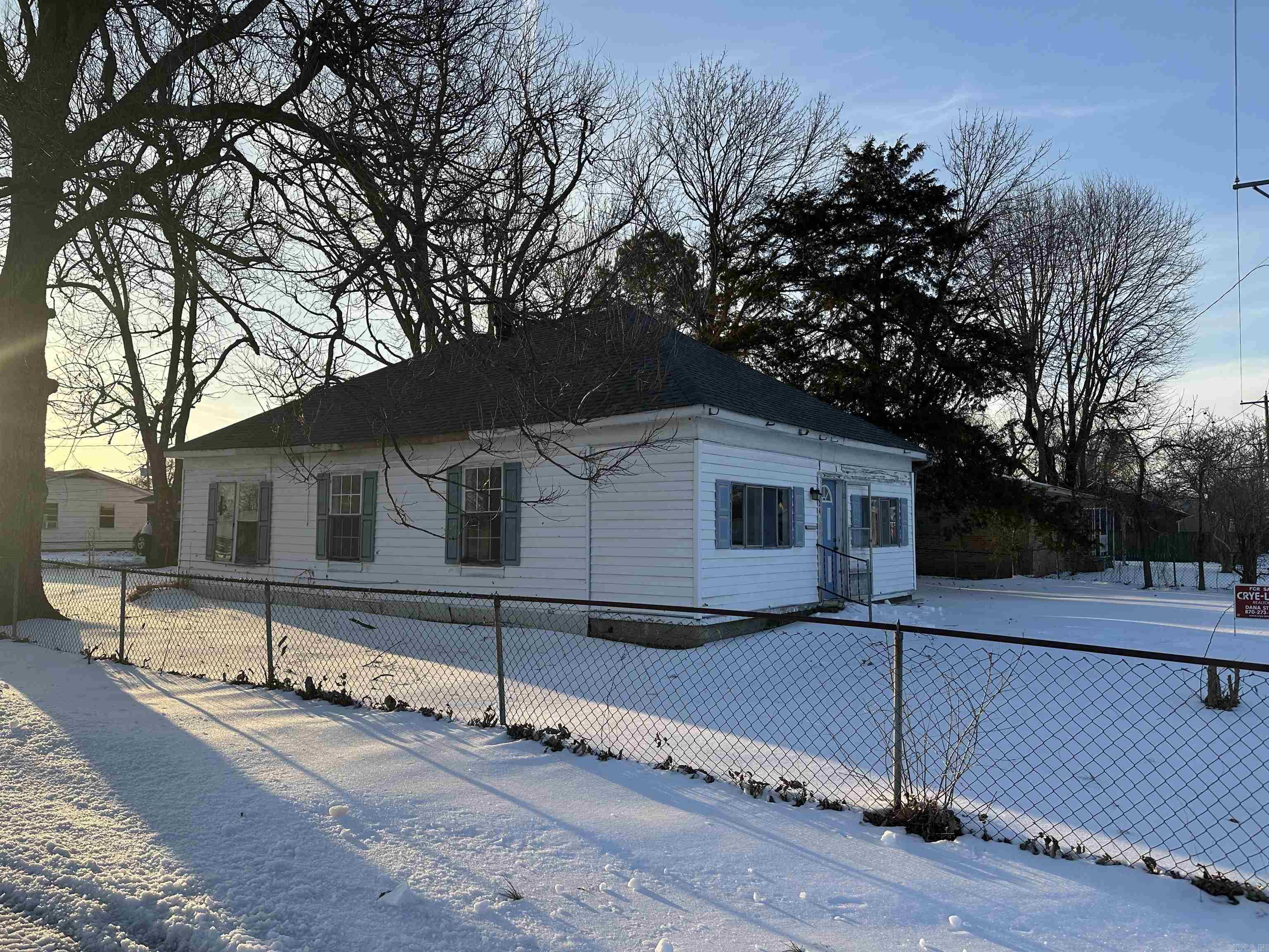 324 E Hazel Property Photo 9