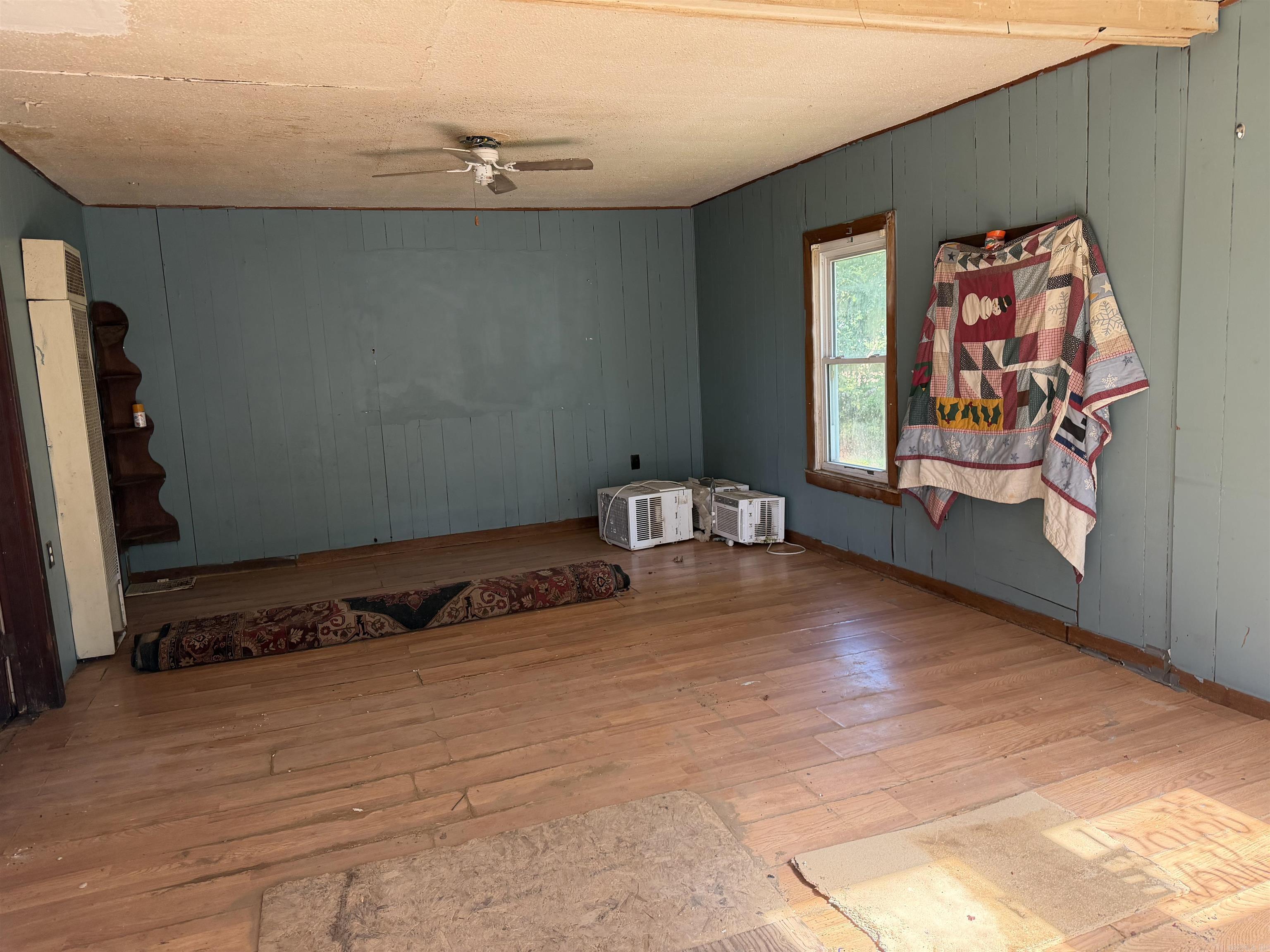 206 Center St Property Photo 2