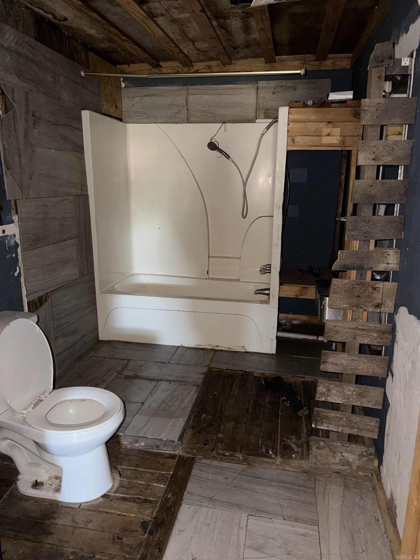 206 Center St Property Photo 5