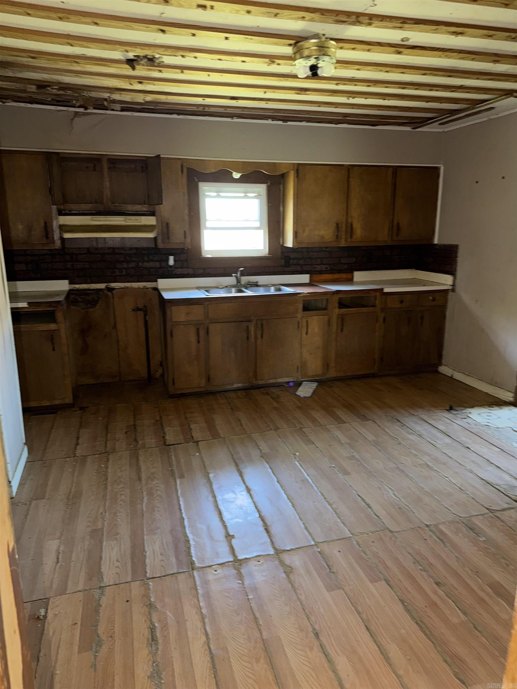 206 Center St Property Photo 7