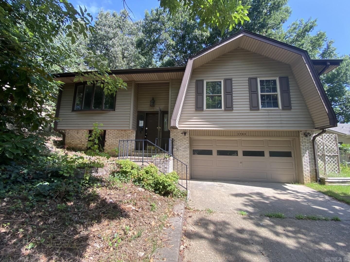 1702 Wembleton Drive Property Photo 1