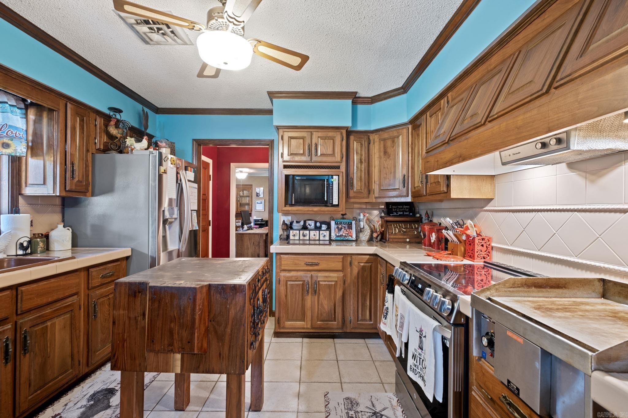 703 N Seaman Street Property Photo 4