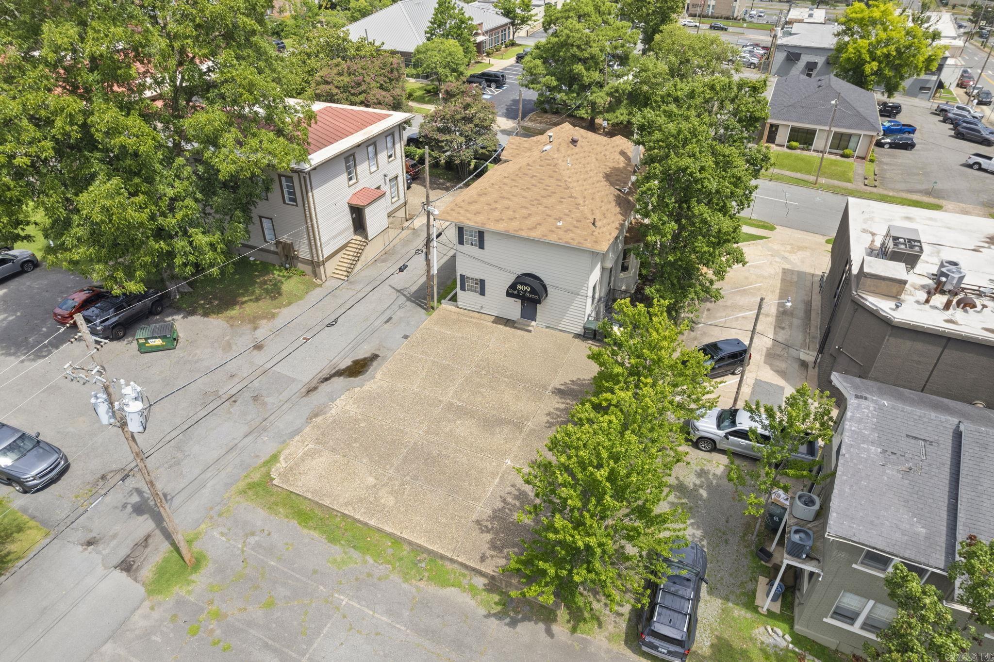 809 W 2nd Street Property Photo 42
