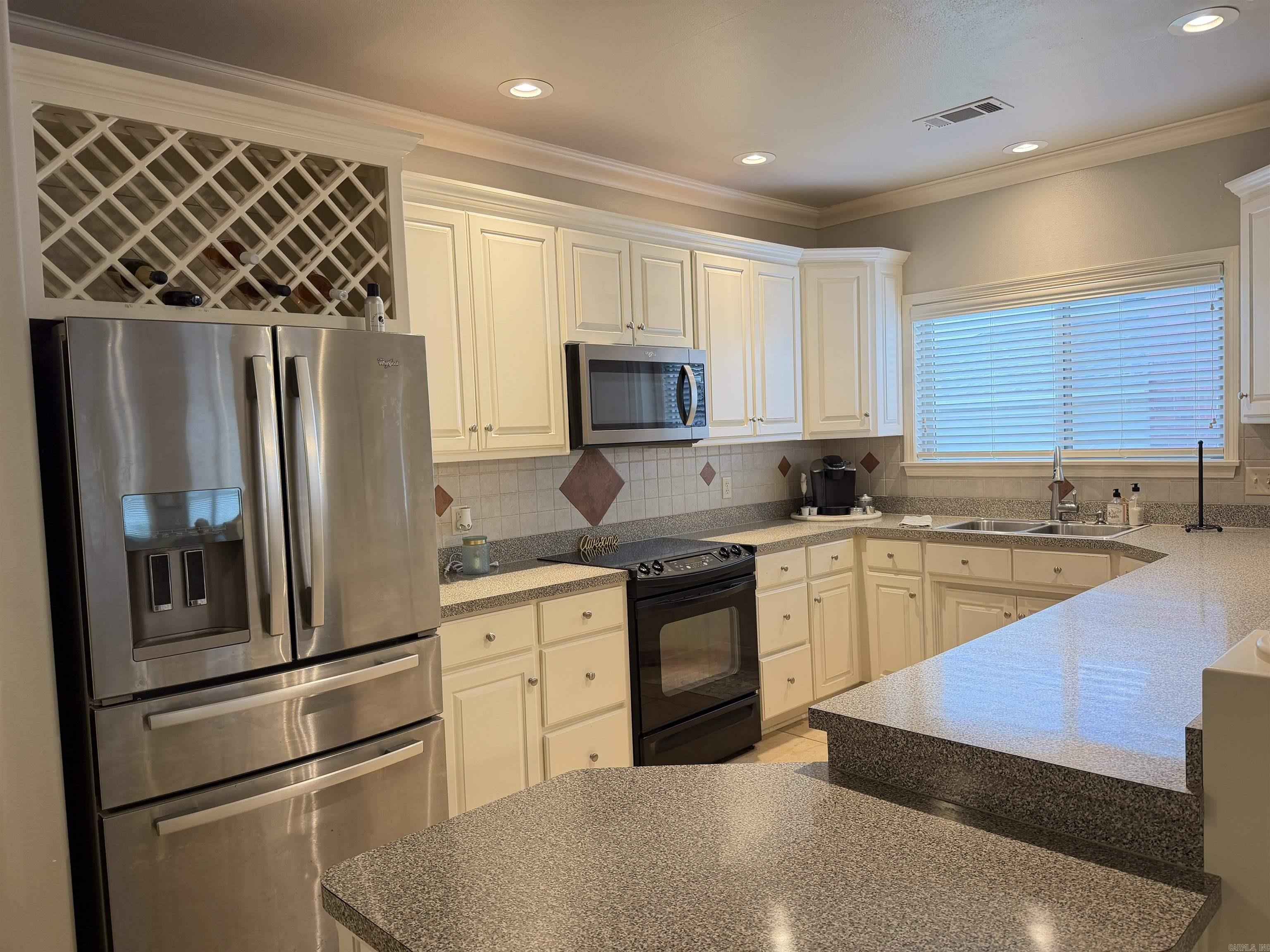 518 Amity Road E1 Property Photo 11