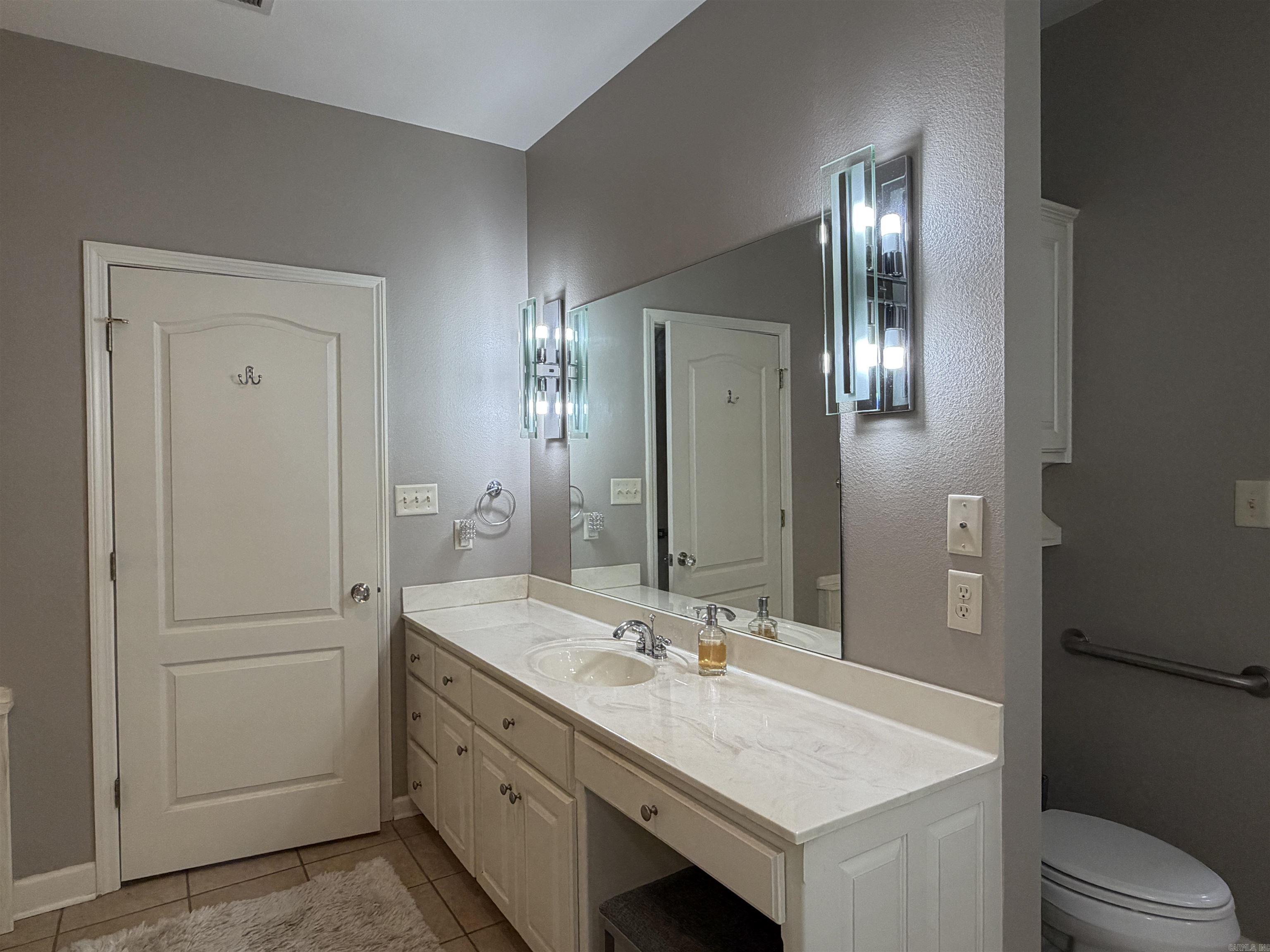 518 Amity Road E1 Property Photo 39
