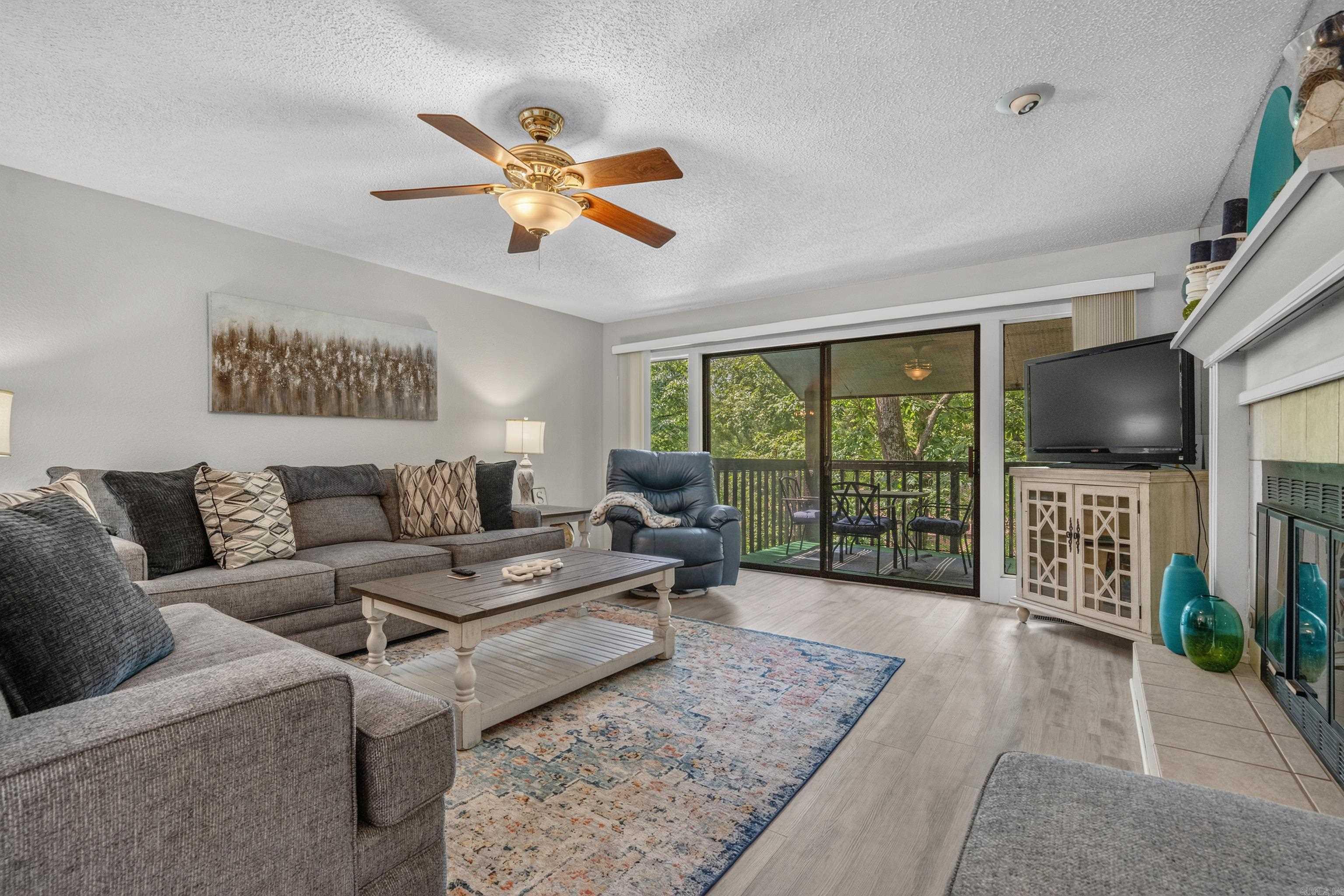 2311 Lakeshore Drive M4 Property Photo 6