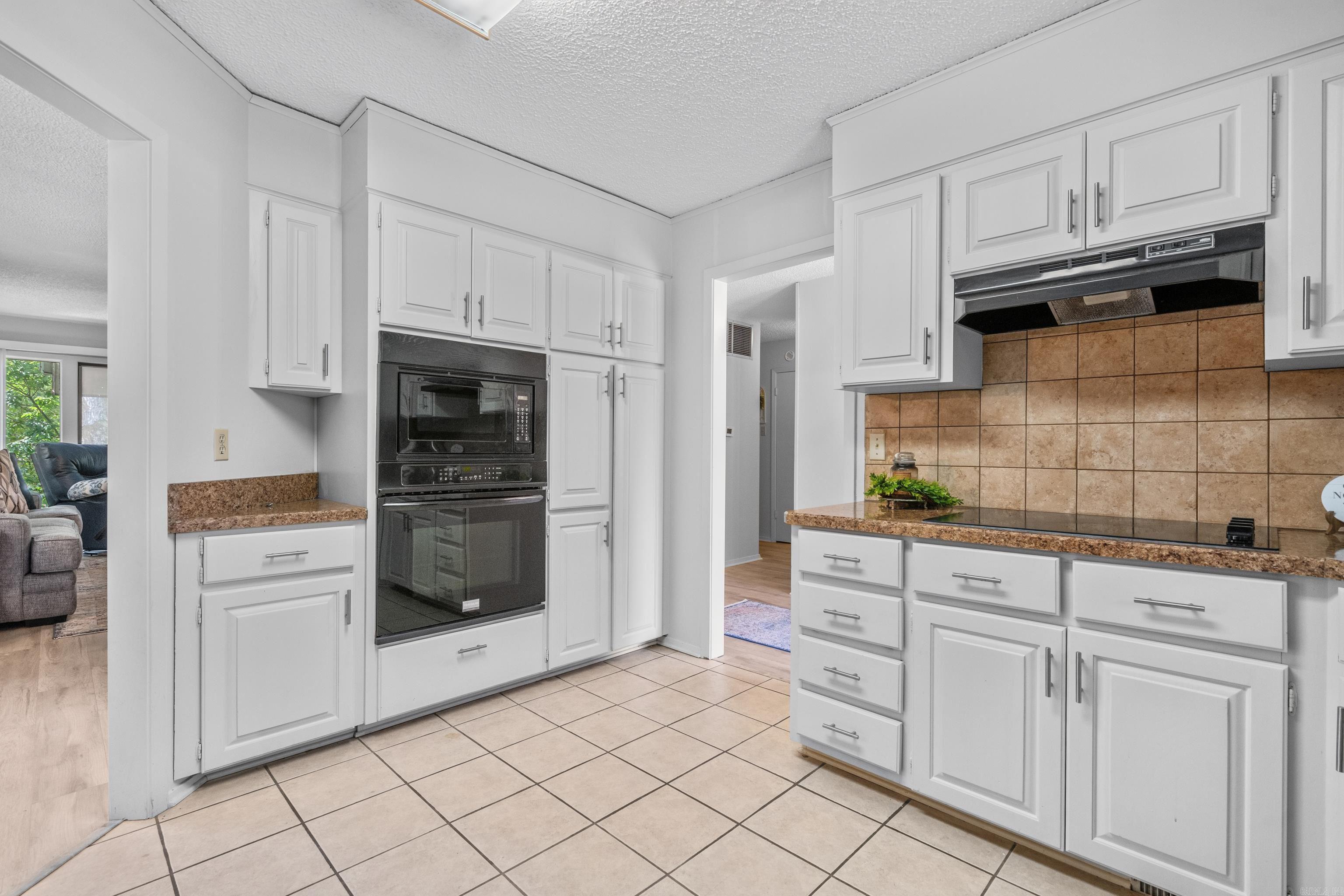 2311 Lakeshore Drive M4 Property Photo 16