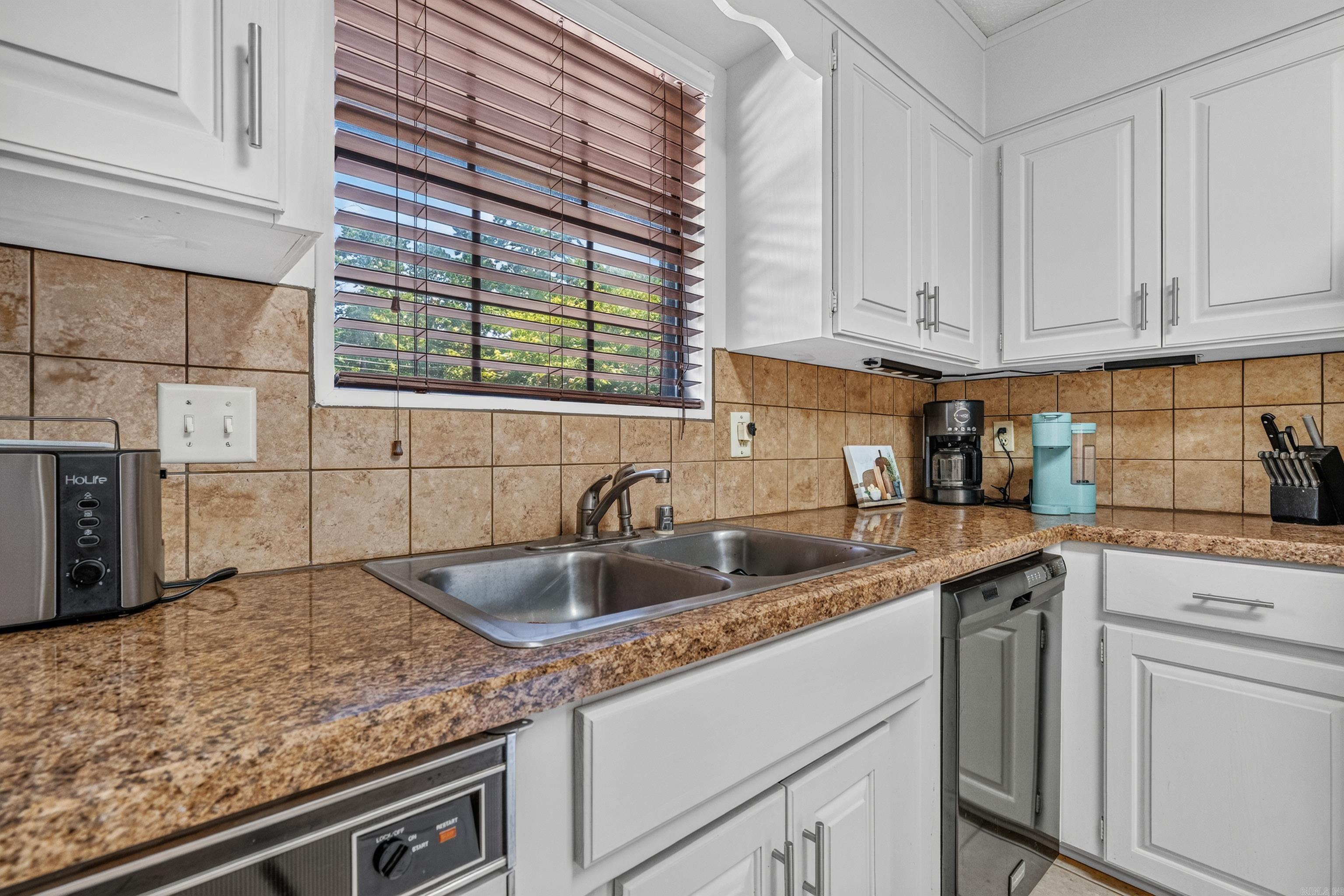 2311 Lakeshore Drive M4 Property Photo 17