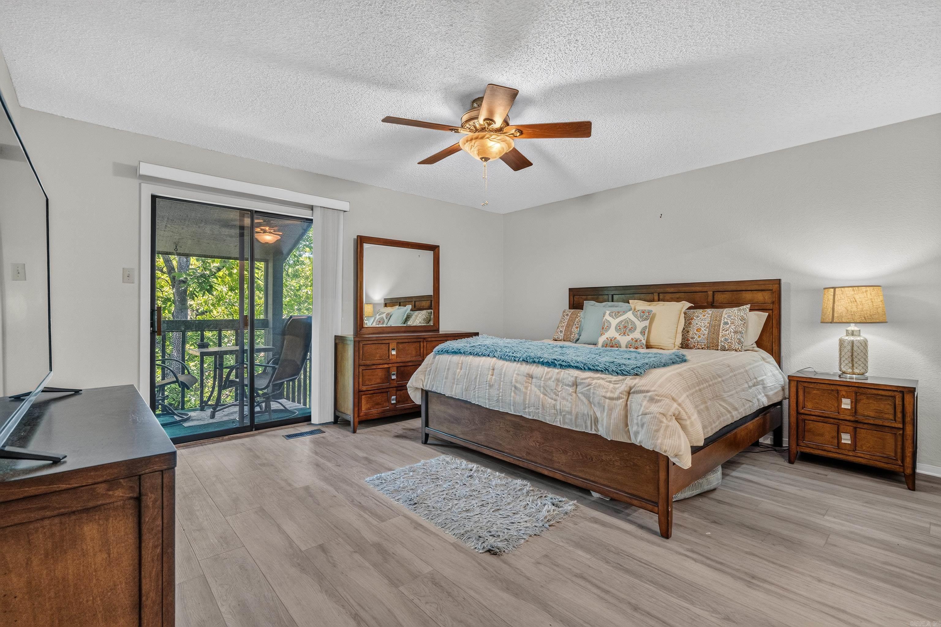 2311 Lakeshore Drive M4 Property Photo 22