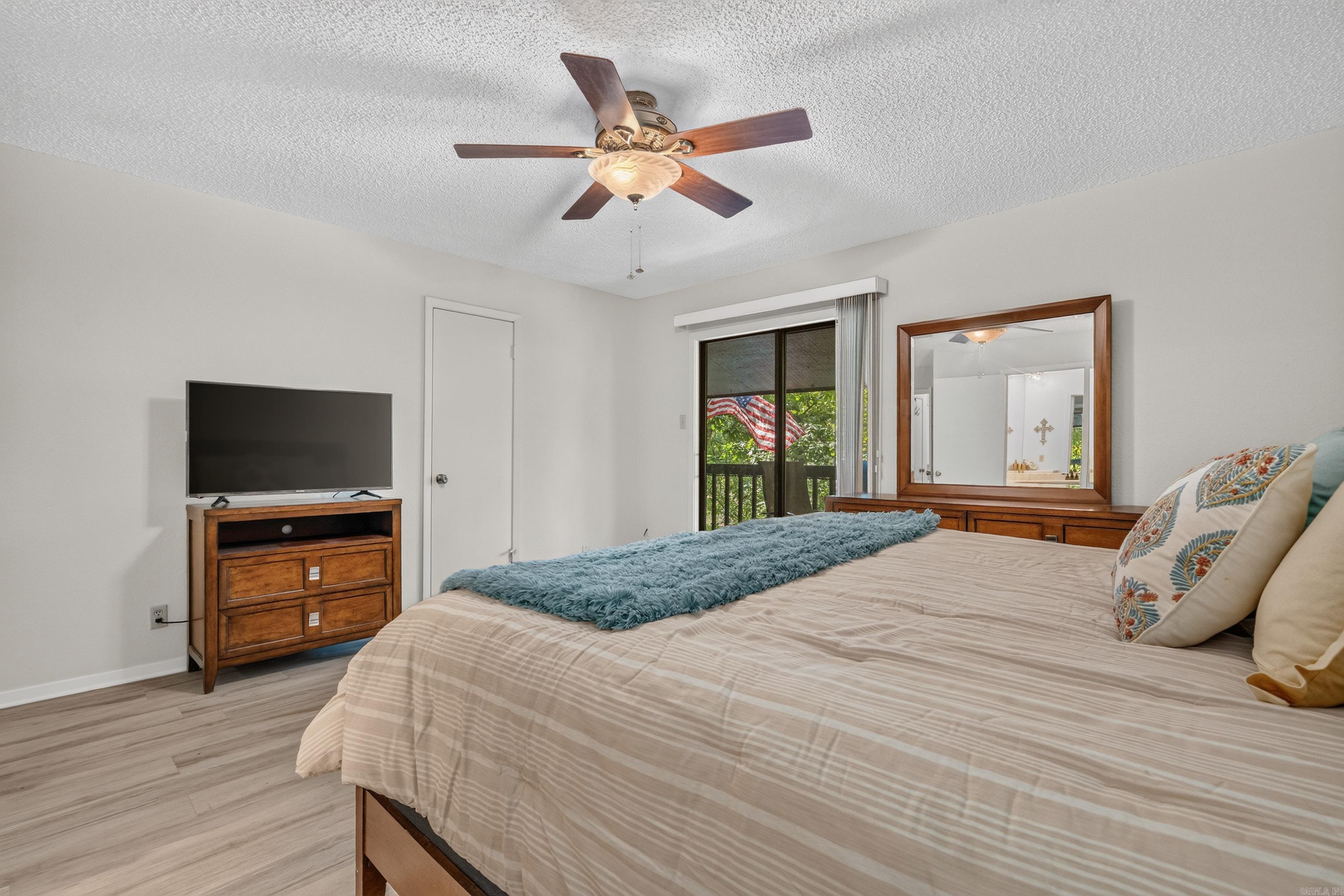 2311 Lakeshore Drive M4 Property Photo 24