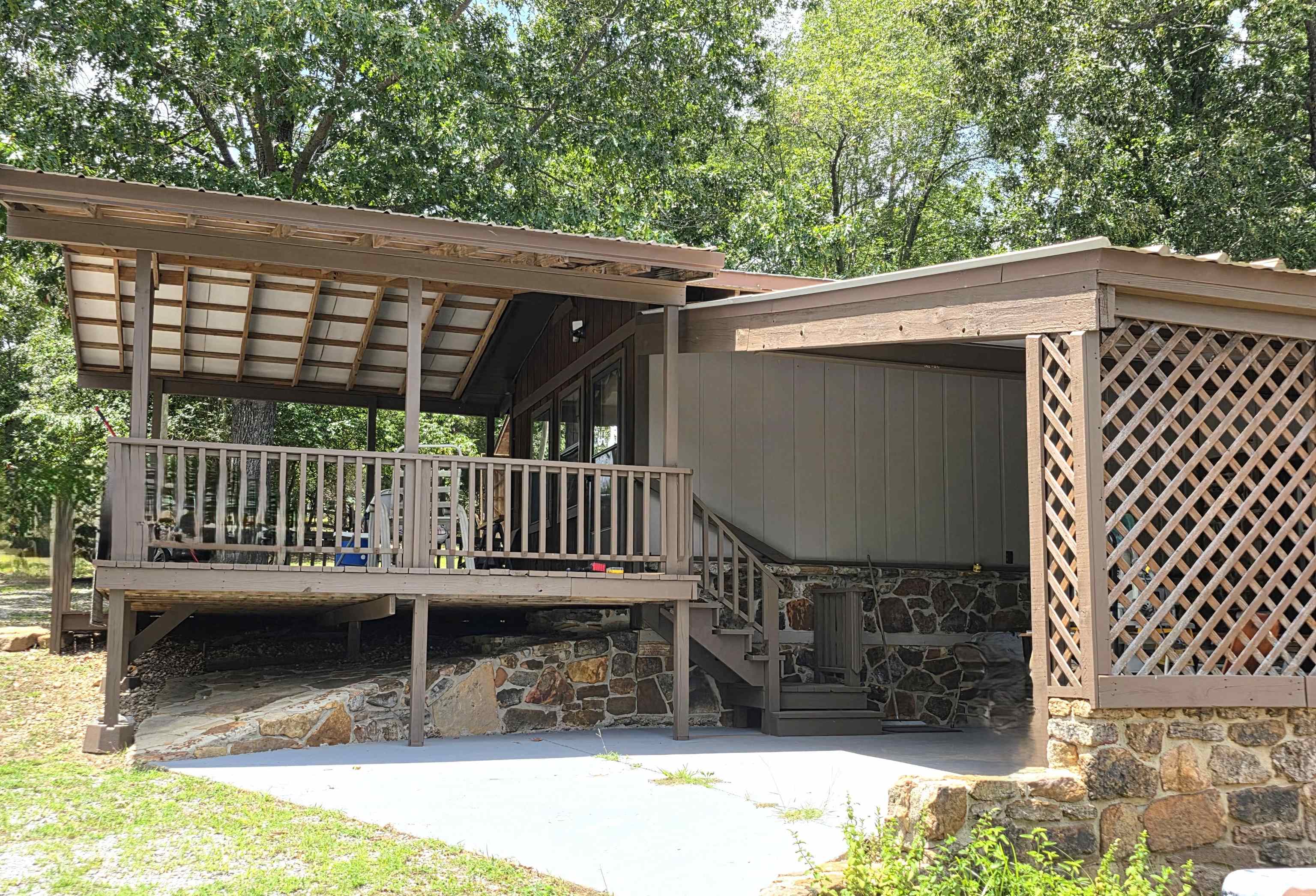 725 S Bayou Property Photo 3