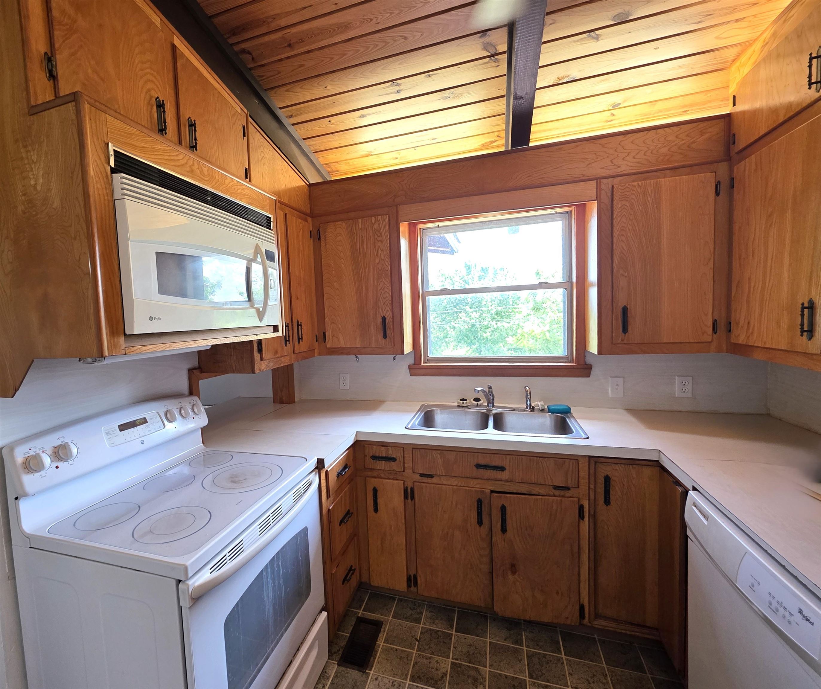 725 S Bayou Property Photo 9
