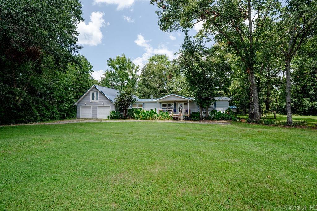 105 Collins Lane Property Photo 1