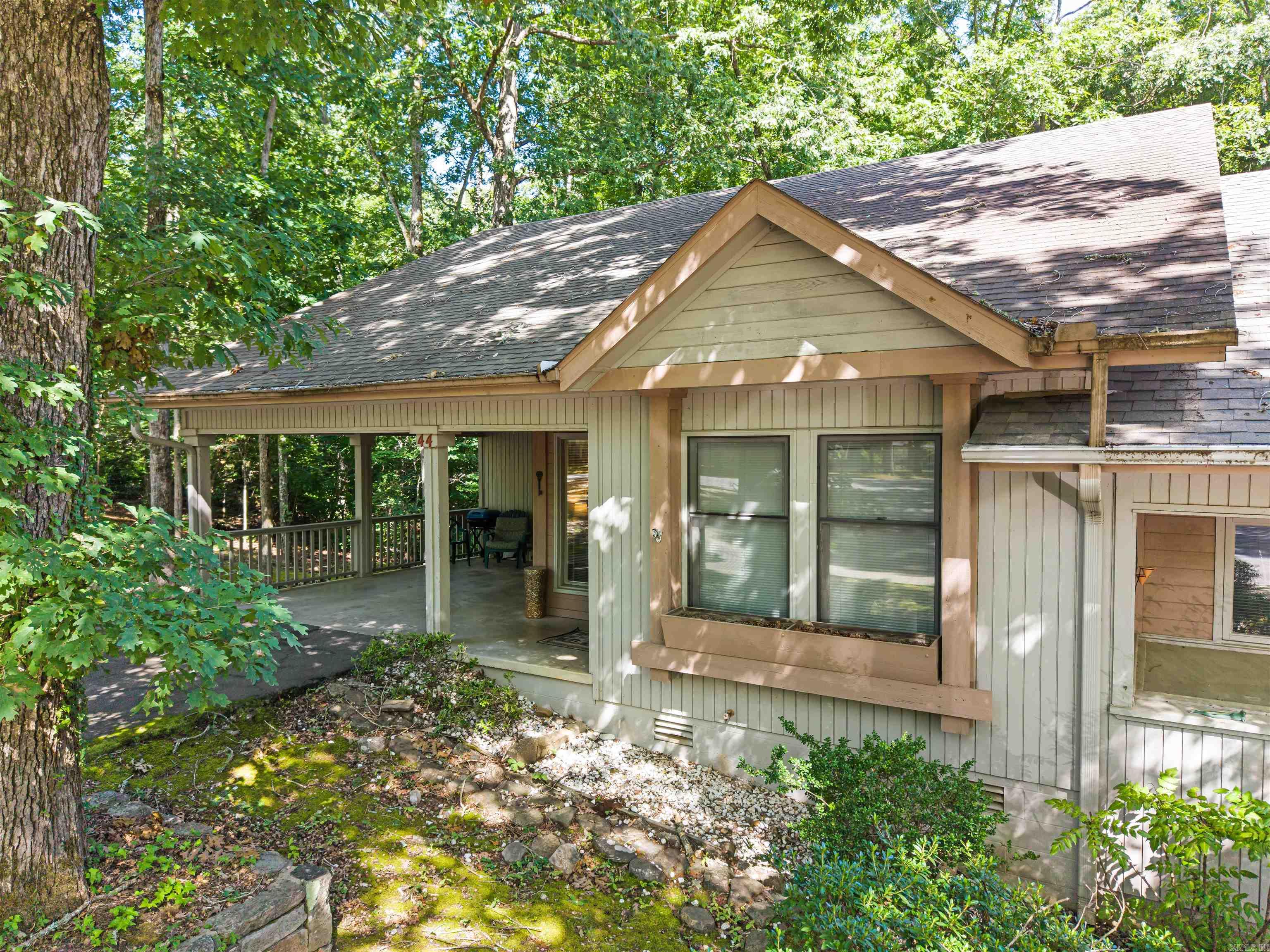 44 Esmeralda Property Photo 3